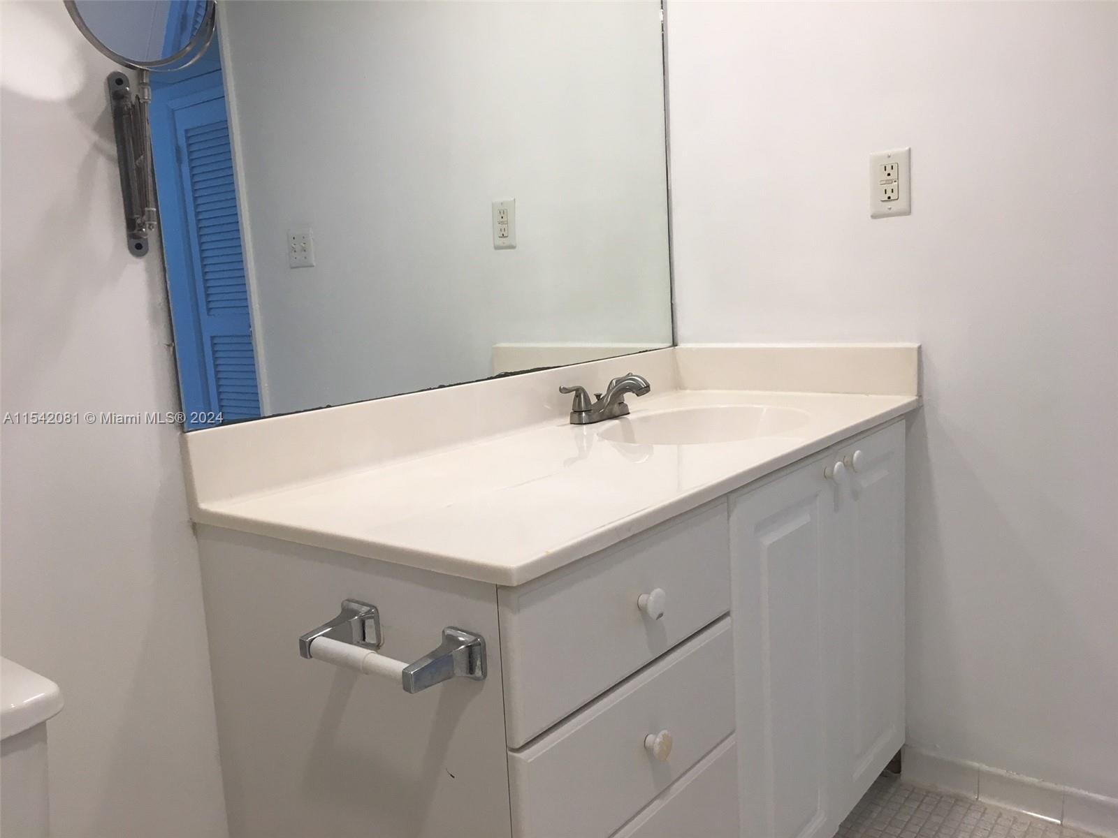 19380 Collins Ave, Sunny Isles Beach, FL, 33160 United States, 1 Bedroom Bedrooms, ,1 BathroomBathrooms,Residential,For Sale,Collins Ave,A11542081