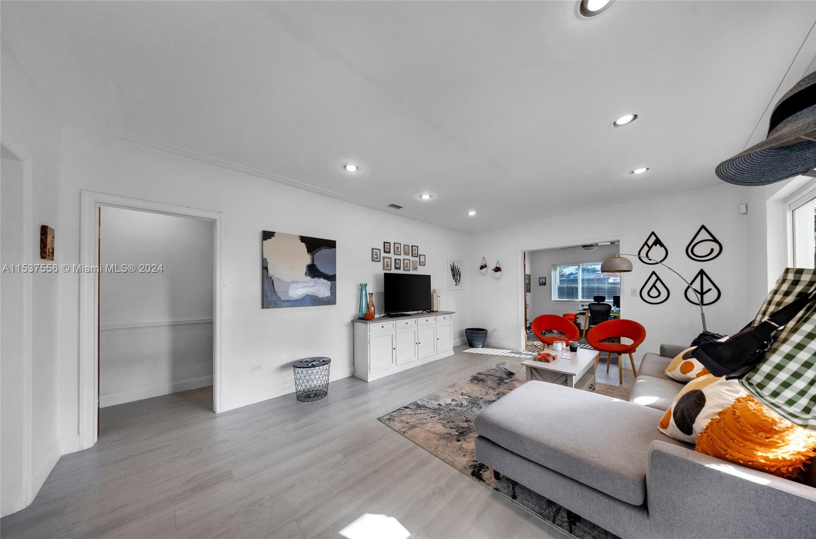 1585 SW 13th Ave, Miami, Florida 33145, 3 Bedrooms Bedrooms, ,2 BathroomsBathrooms,Residential,For Sale,1585 SW 13th Ave,A11537556
