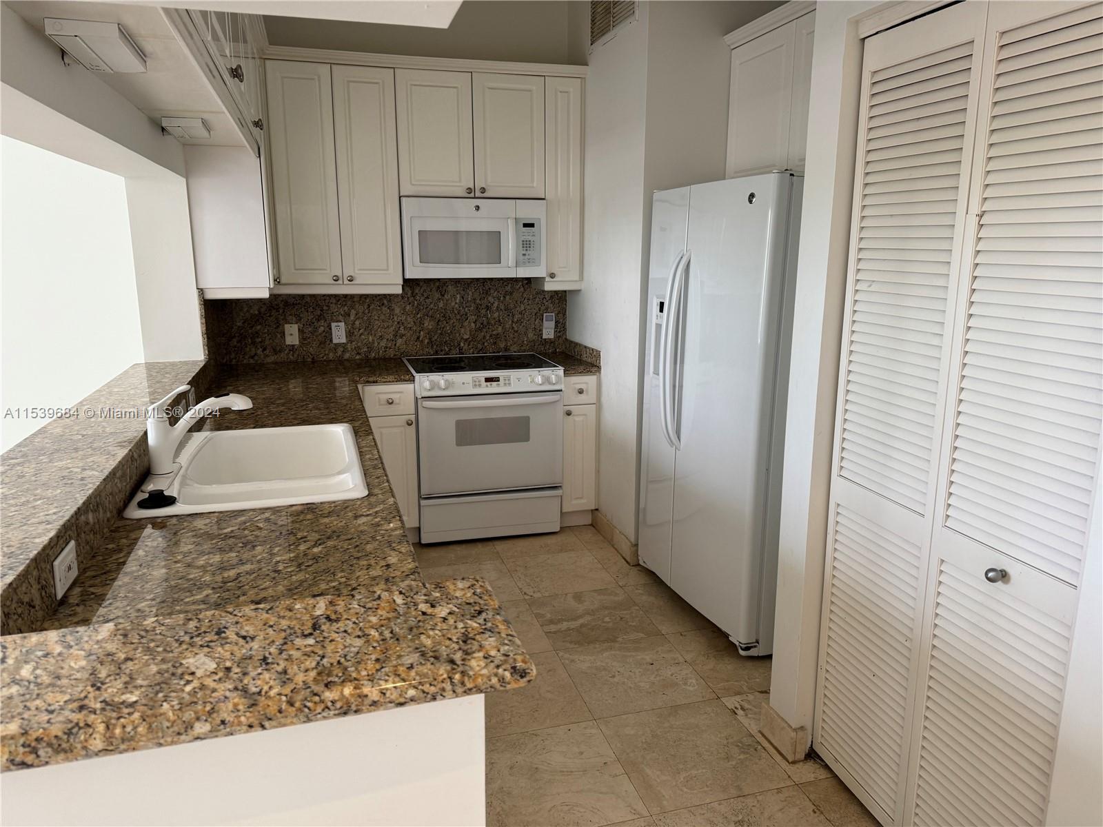 808 Brickell Key Dr 607, Miami, Florida 33131, 1 Bedroom Bedrooms, ,1 BathroomBathrooms,Residential,For Sale,808 Brickell Key Dr 607,A11539684