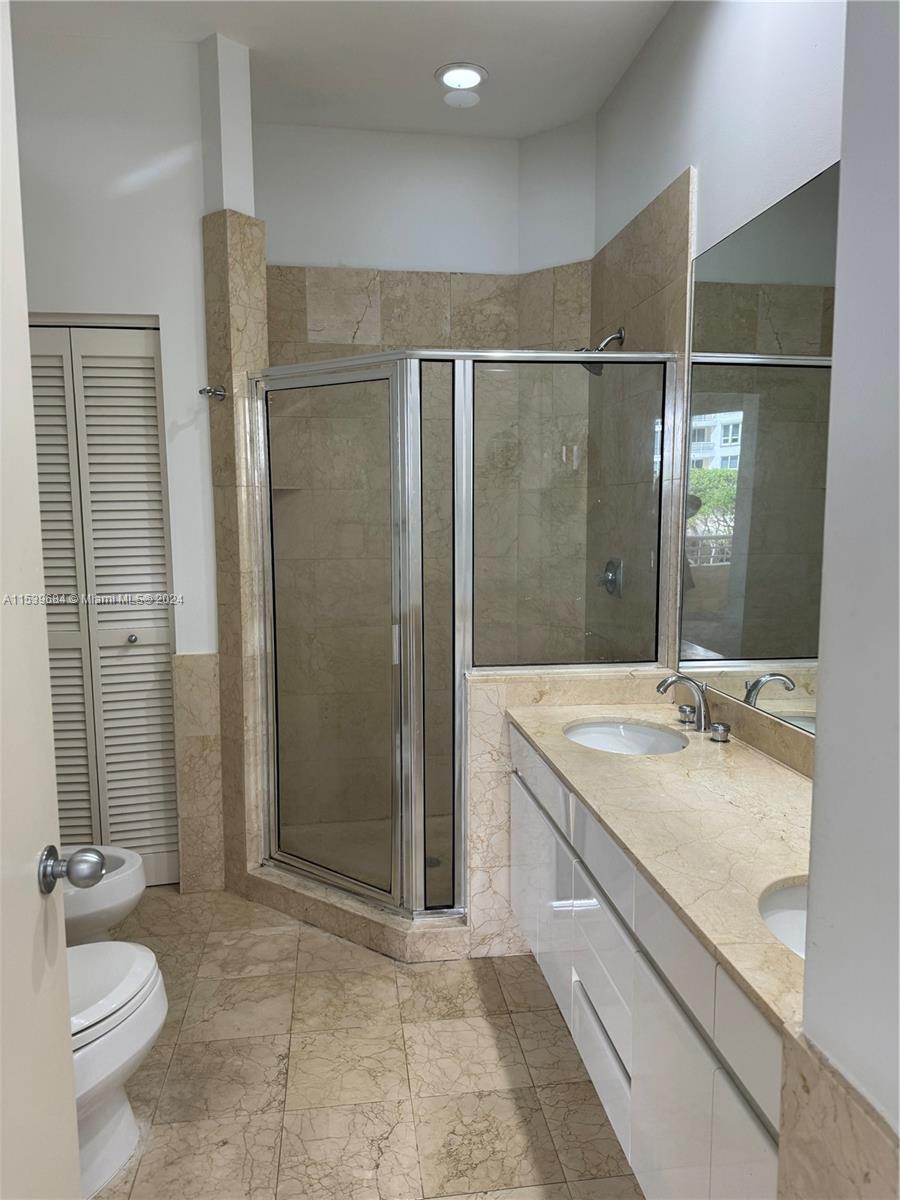 808 Brickell Key Dr 607, Miami, Florida 33131, 1 Bedroom Bedrooms, ,1 BathroomBathrooms,Residential,For Sale,808 Brickell Key Dr 607,A11539684