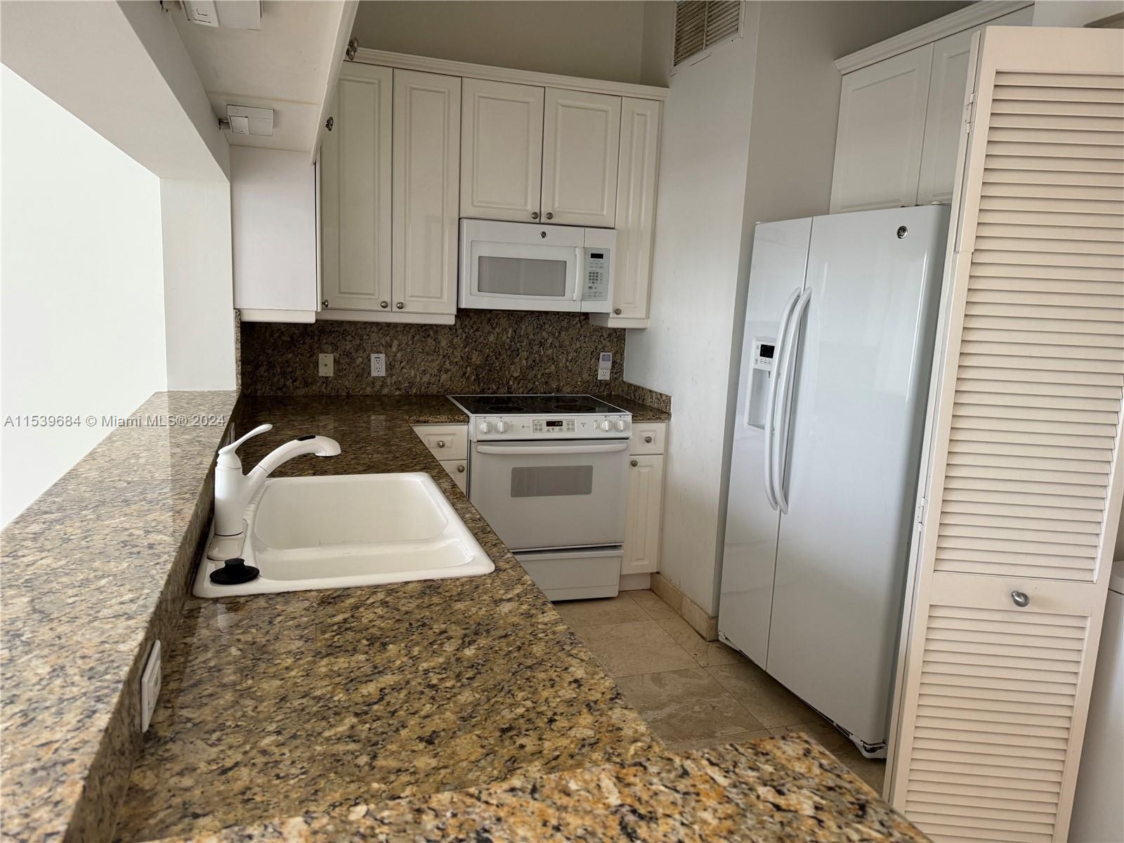 808 Brickell Key Dr 607, Miami, Florida 33131, 1 Bedroom Bedrooms, ,1 BathroomBathrooms,Residential,For Sale,808 Brickell Key Dr 607,A11539684