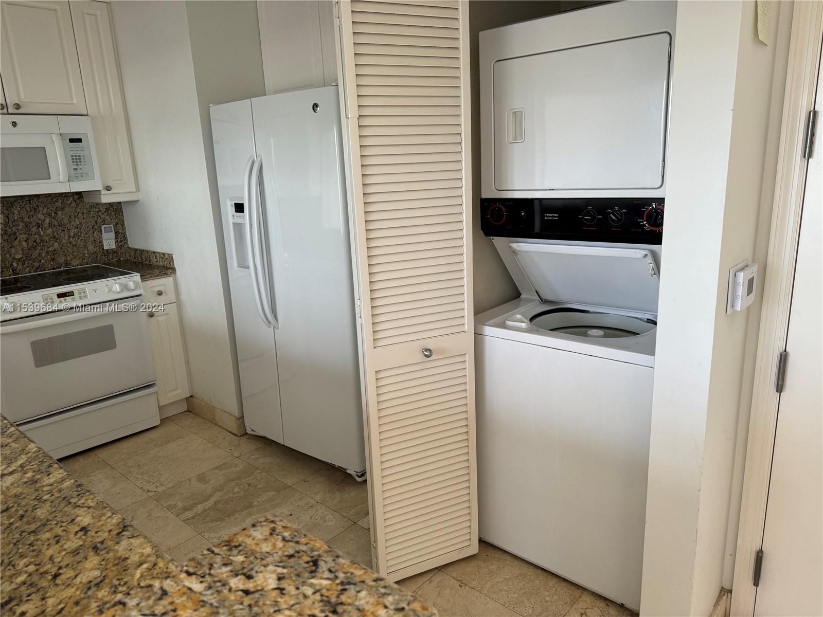 808 Brickell Key Dr 607, Miami, Florida 33131, 1 Bedroom Bedrooms, ,1 BathroomBathrooms,Residential,For Sale,808 Brickell Key Dr 607,A11539684