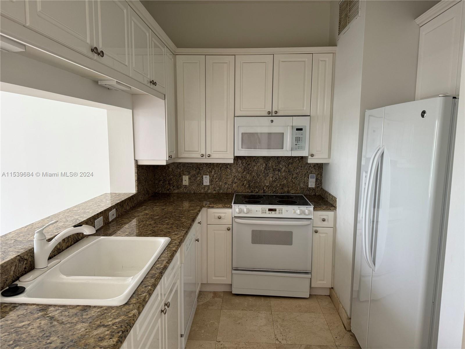 808 Brickell Key Dr 607, Miami, Florida 33131, 1 Bedroom Bedrooms, ,1 BathroomBathrooms,Residential,For Sale,808 Brickell Key Dr 607,A11539684