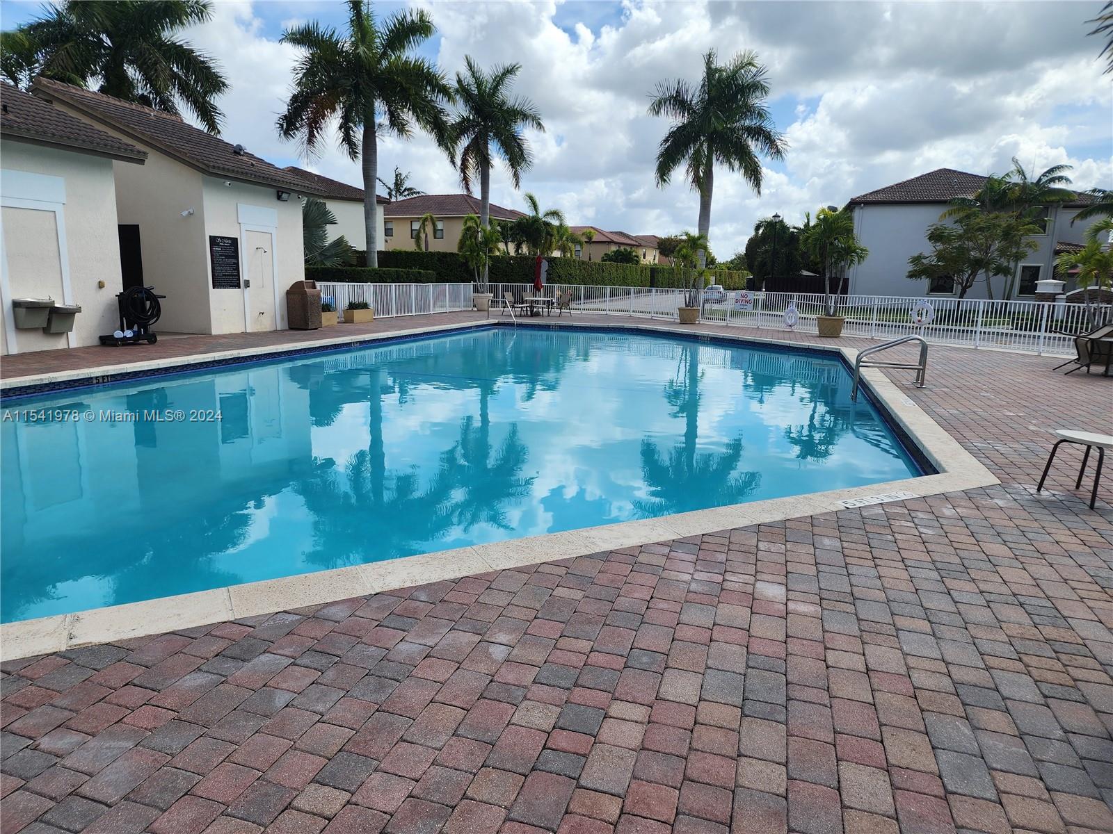 11603 NW 89th St 105, Doral, Florida 33178, 3 Bedrooms Bedrooms, ,2 BathroomsBathrooms,Residentiallease,For Rent,11603 NW 89th St 105,A11541978