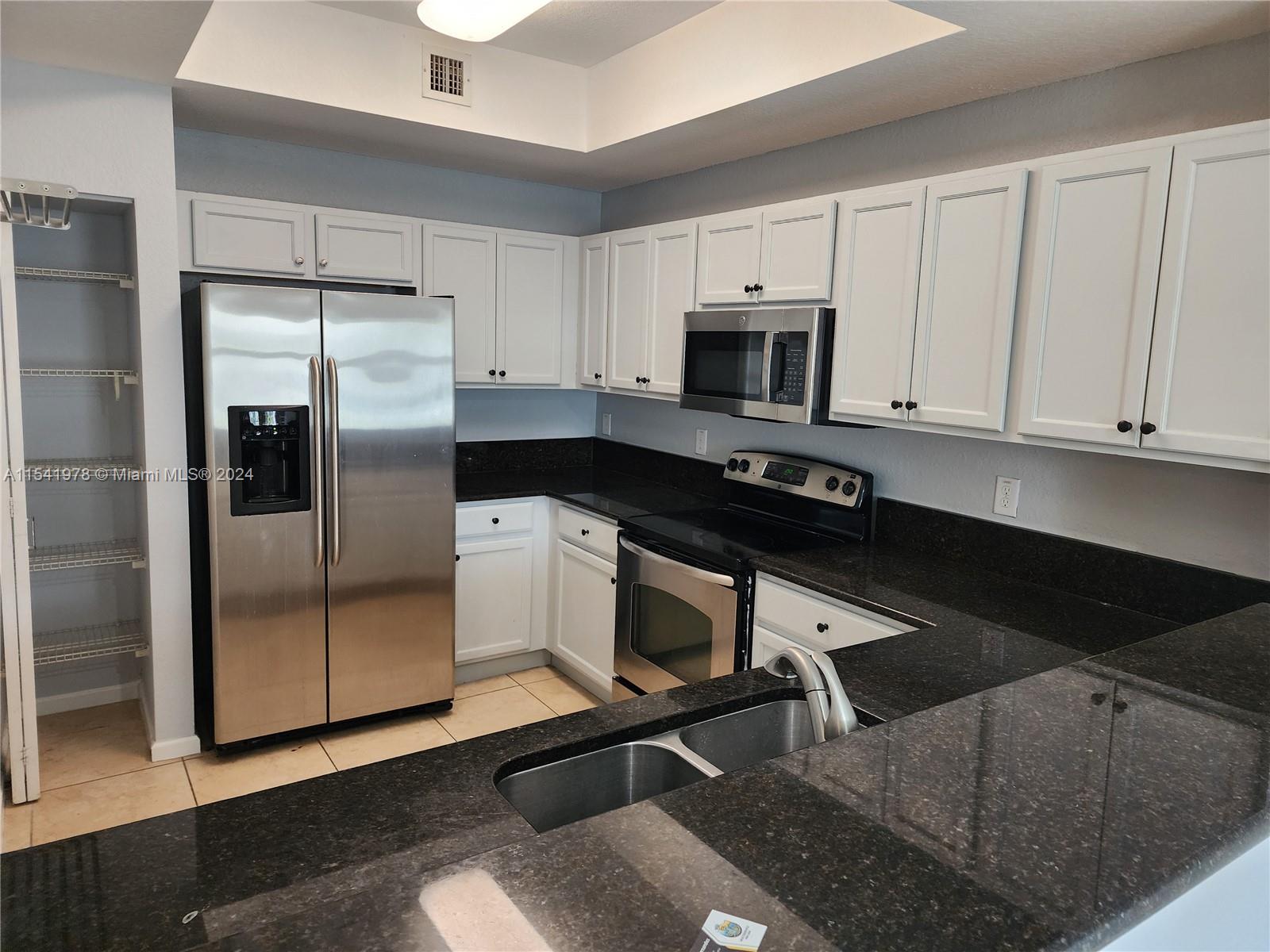 11603 NW 89th St 105, Doral, Florida 33178, 3 Bedrooms Bedrooms, ,2 BathroomsBathrooms,Residentiallease,For Rent,11603 NW 89th St 105,A11541978