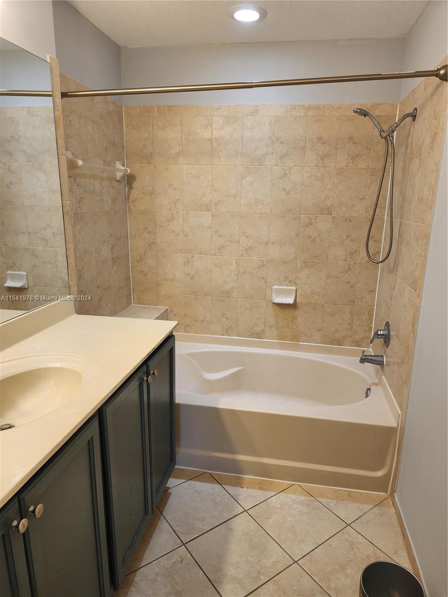 11603 NW 89th St 105, Doral, Florida 33178, 3 Bedrooms Bedrooms, ,2 BathroomsBathrooms,Residentiallease,For Rent,11603 NW 89th St 105,A11541978