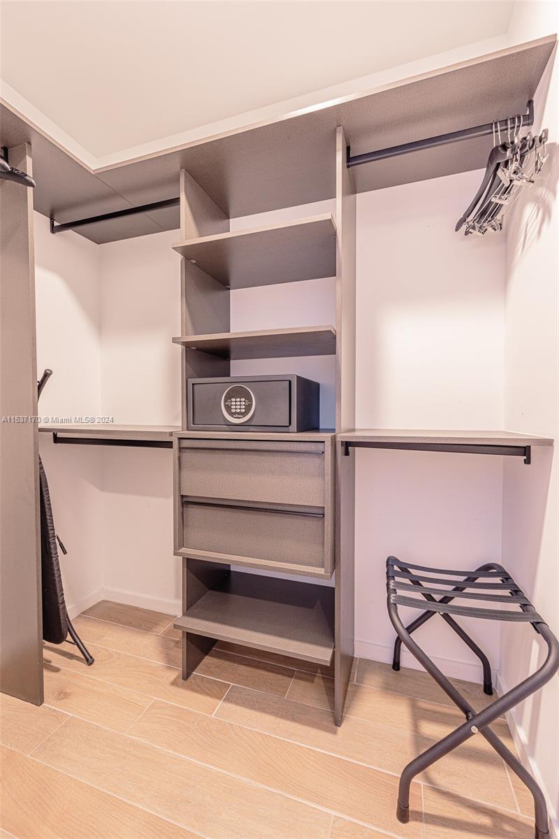 398 NE 5th St 2405, Miami, Florida 33132, 1 Bedroom Bedrooms, ,1 BathroomBathrooms,Residentiallease,For Rent,398 NE 5th St 2405,A11537170