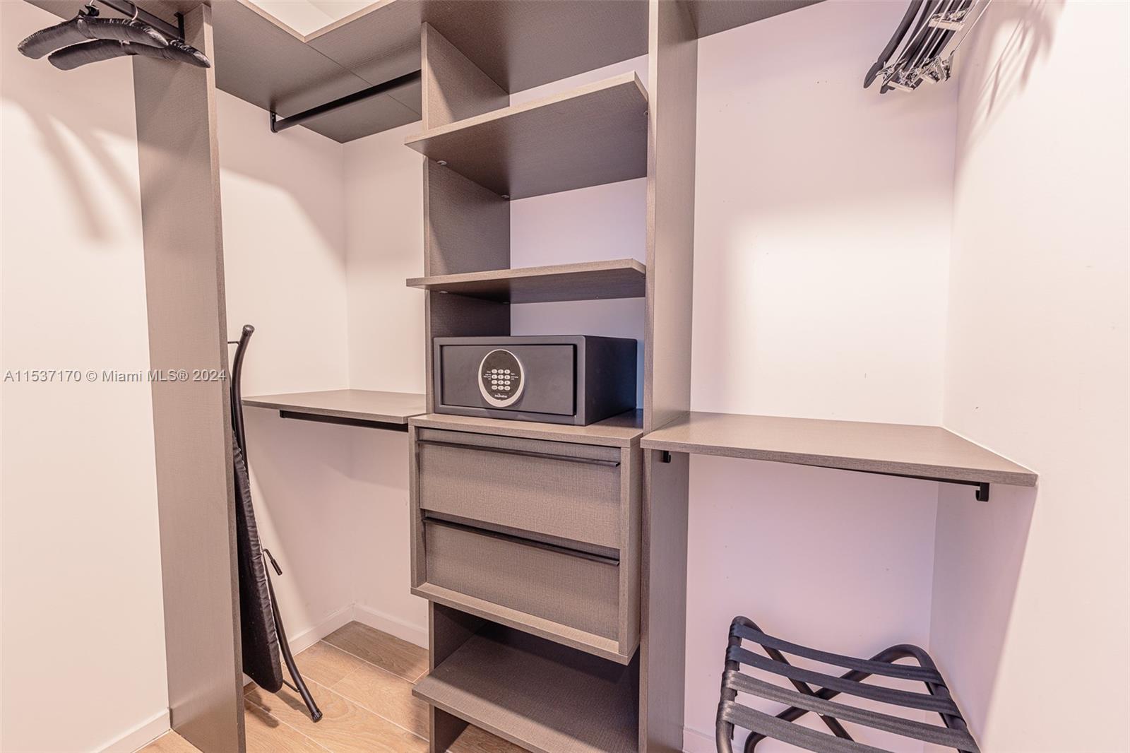 398 NE 5th St 2405, Miami, Florida 33132, 1 Bedroom Bedrooms, ,1 BathroomBathrooms,Residentiallease,For Rent,398 NE 5th St 2405,A11537170