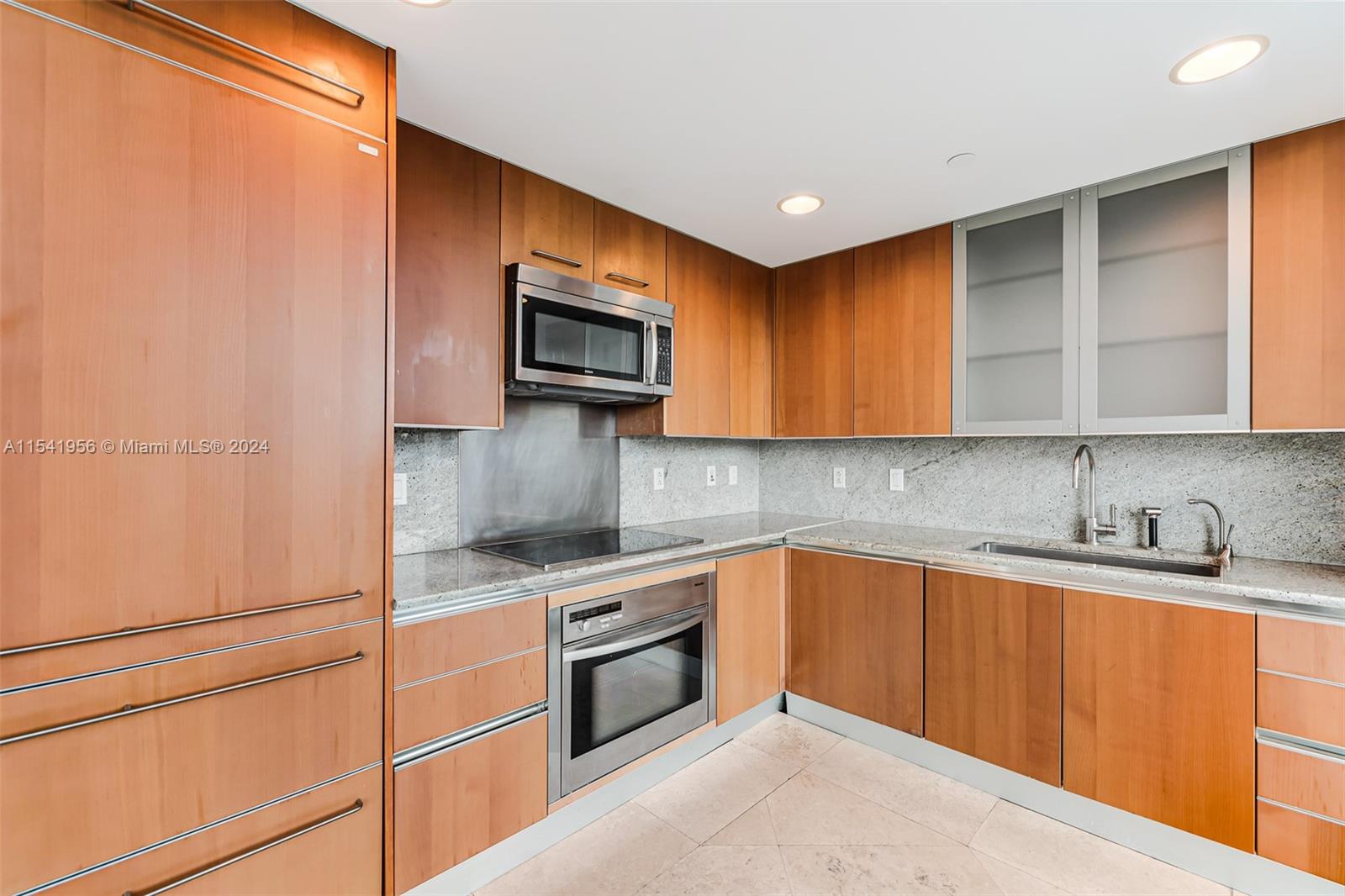 2627 S Bayshore Dr 807, Miami, Florida 33133, 2 Bedrooms Bedrooms, ,2 BathroomsBathrooms,Residentiallease,For Rent,2627 S Bayshore Dr 807,A11541956