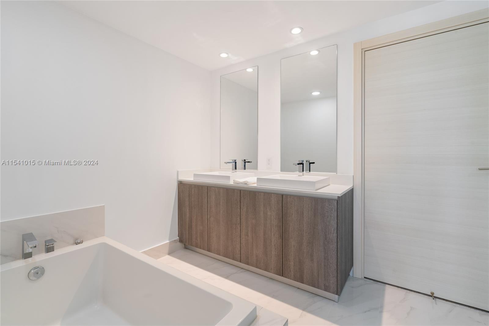 801 S Miami Ave 1002, Miami, Florida 33130, 3 Bedrooms Bedrooms, ,4 BathroomsBathrooms,Residentiallease,For Rent,801 S Miami Ave 1002,A11541015