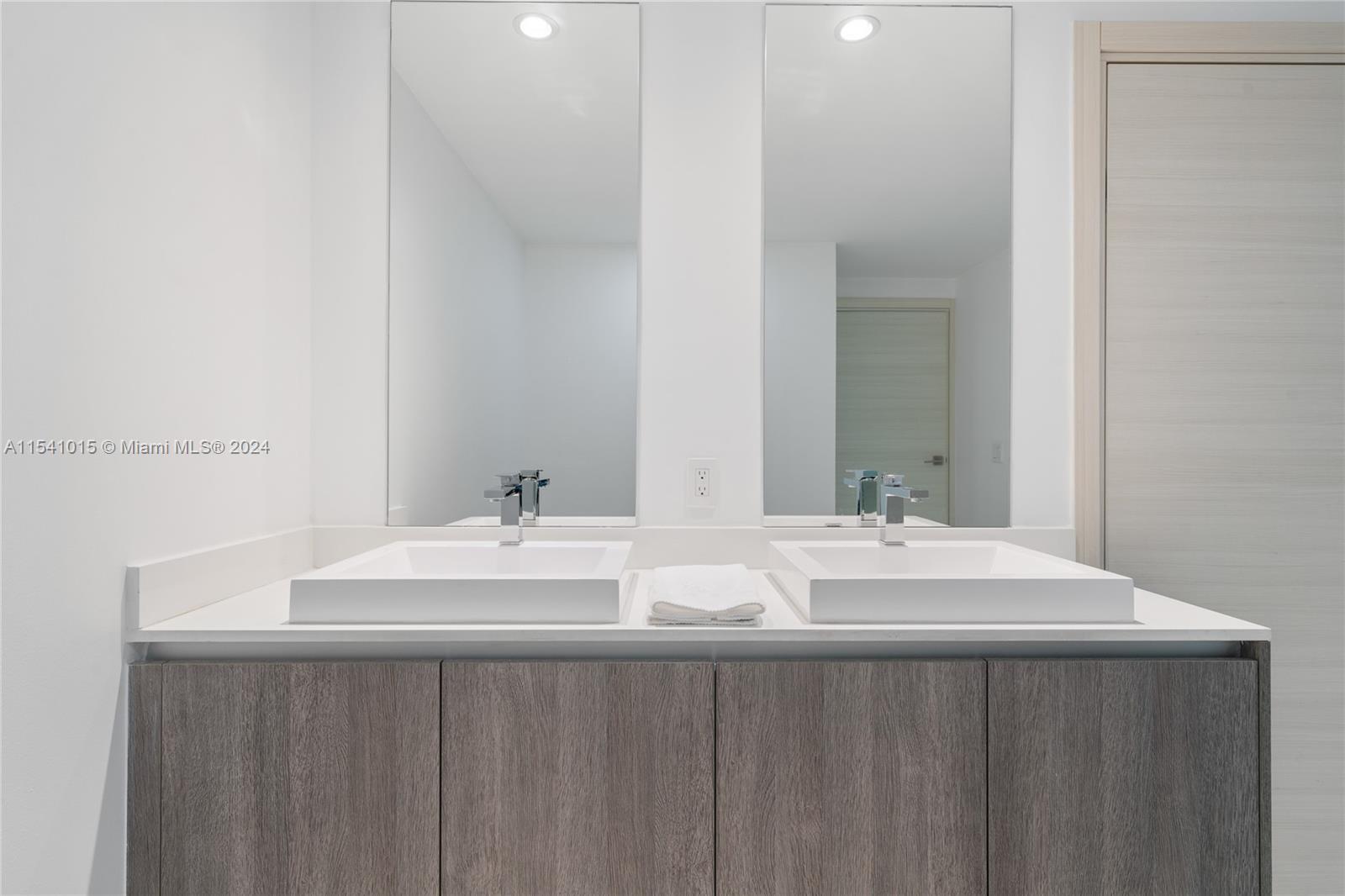 801 S Miami Ave 1002, Miami, Florida 33130, 3 Bedrooms Bedrooms, ,4 BathroomsBathrooms,Residentiallease,For Rent,801 S Miami Ave 1002,A11541015