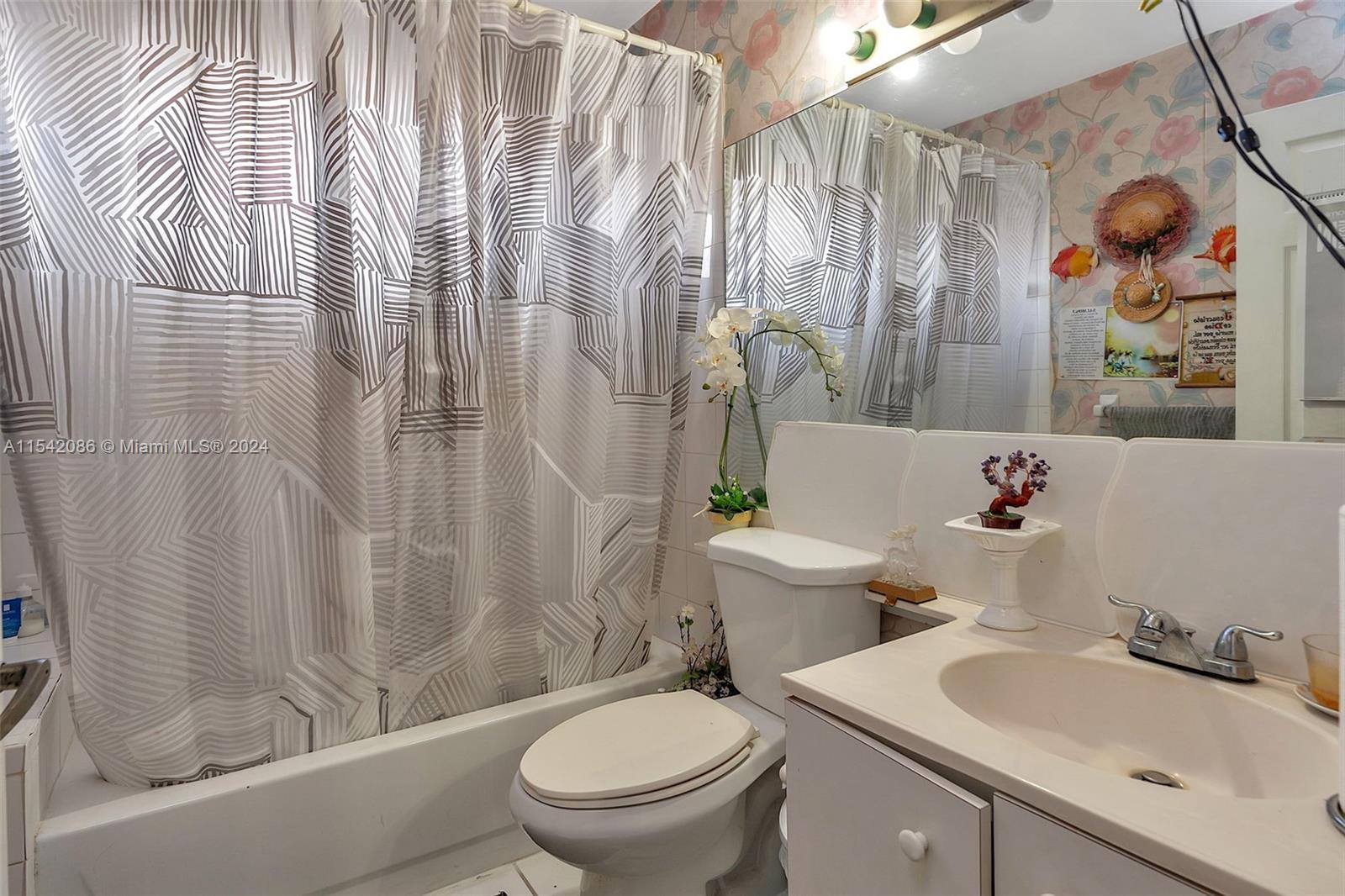 480 SE 20th Ln, Homestead, Florida 33033, 3 Bedrooms Bedrooms, ,2 BathroomsBathrooms,Residential,For Sale,480 SE 20th Ln,A11542086