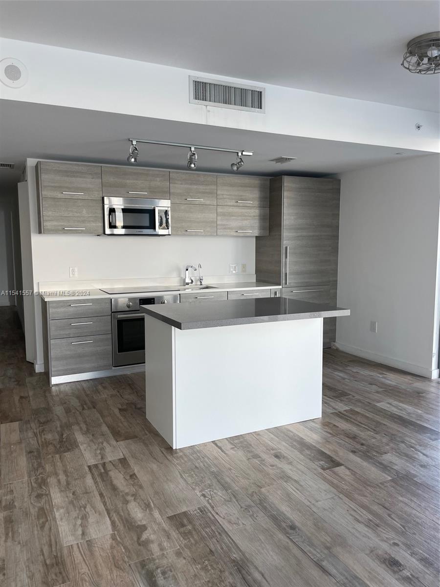 650 NE 32nd St 1607, Miami, Florida 33137, 1 Bedroom Bedrooms, ,2 BathroomsBathrooms,Residential,For Sale,650 NE 32nd St 1607,A11541557