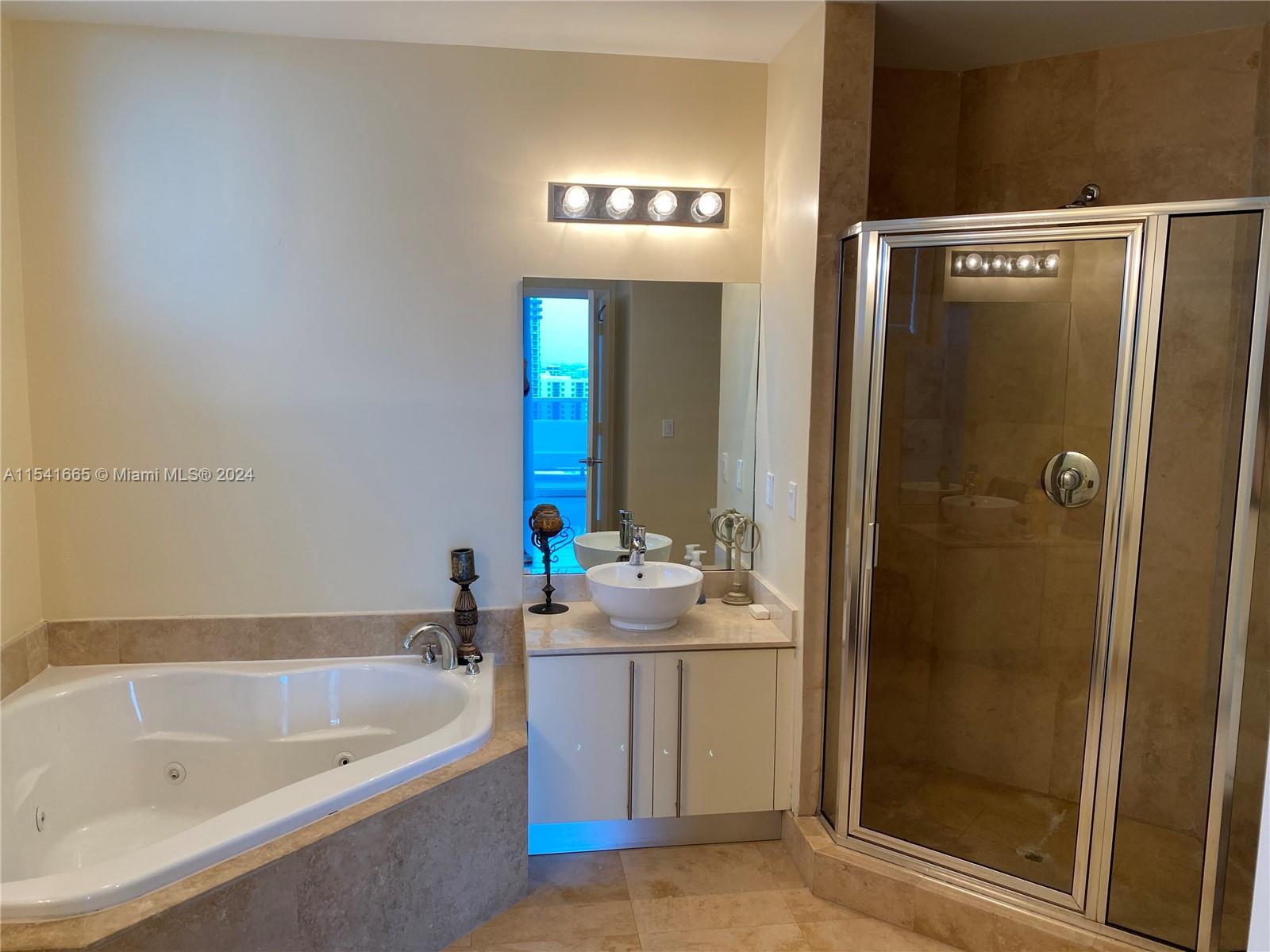 700 NE 25th St 1503, Miami, Florida 33137, 2 Bedrooms Bedrooms, ,2 BathroomsBathrooms,Residentiallease,For Rent,700 NE 25th St 1503,A11541665