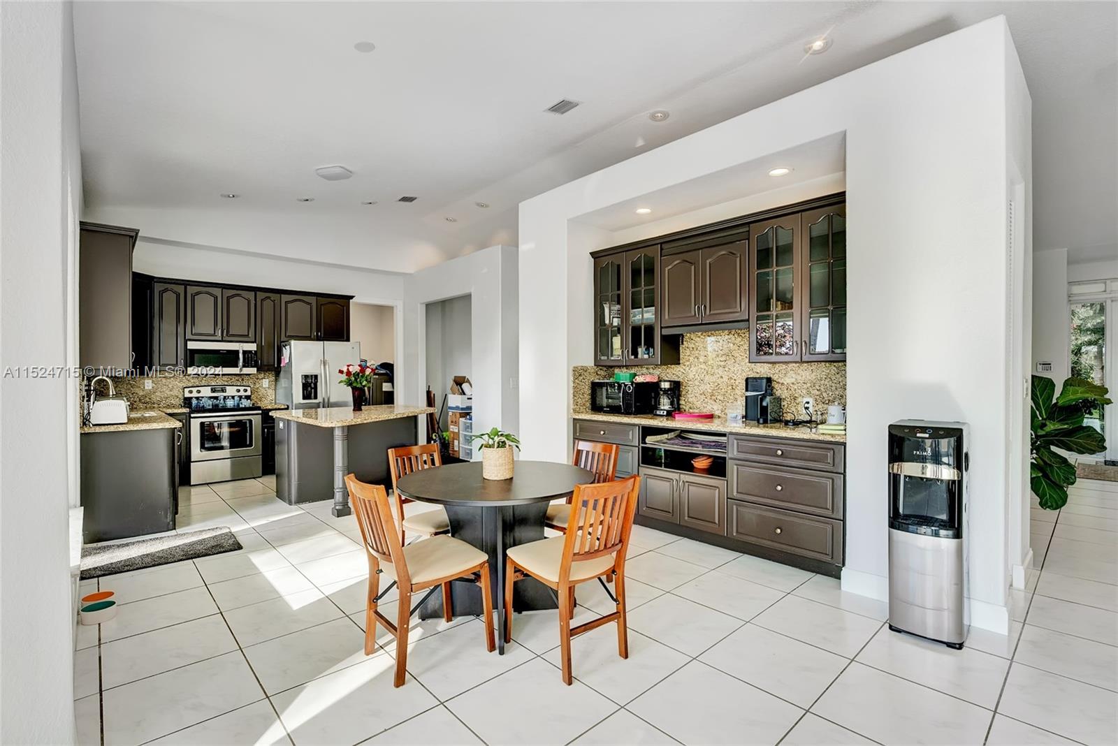 beautiful overview of house lot south to north