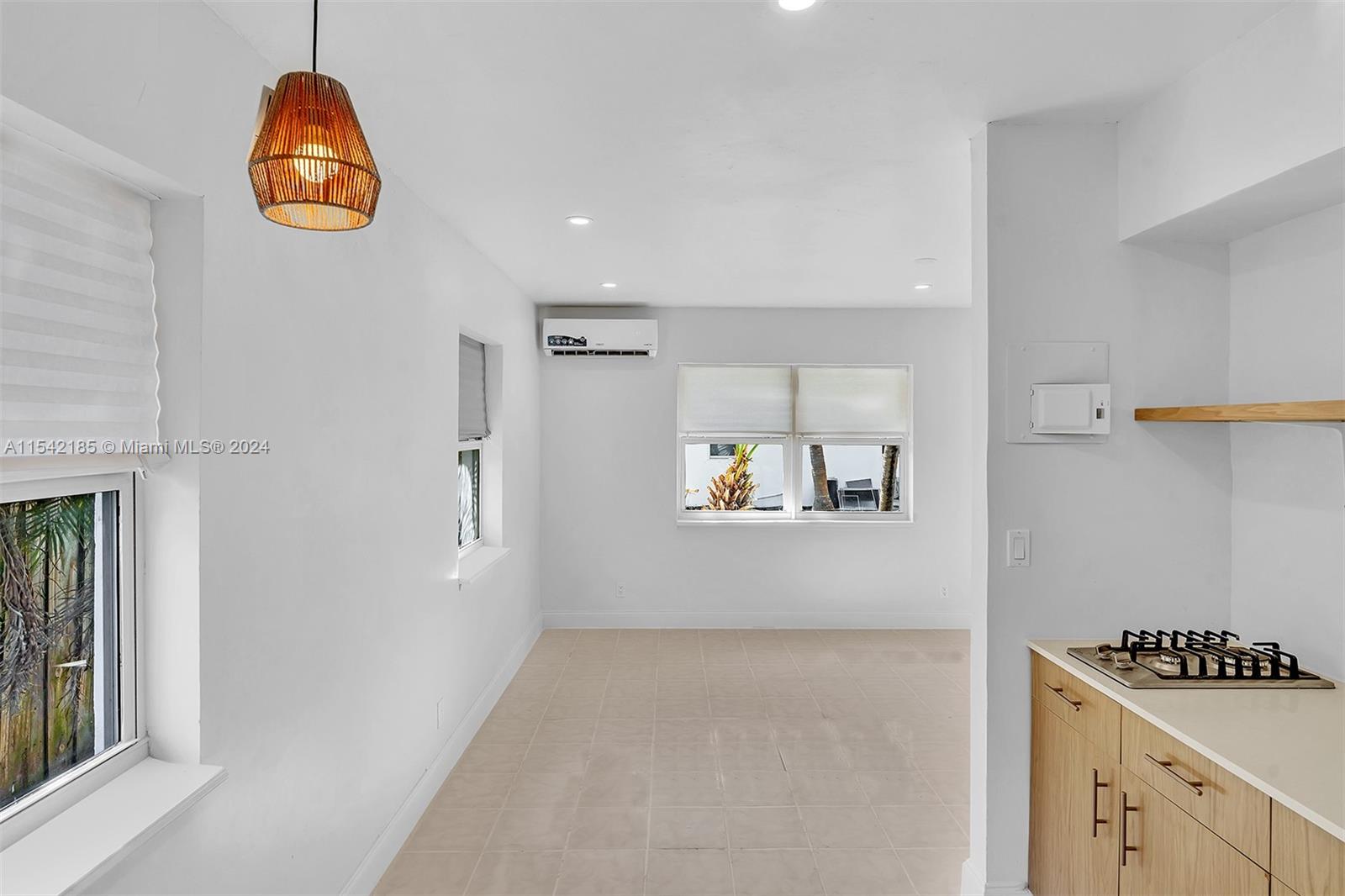 1941 Washington St 8, Hollywood, Florida 33020, ,1 BathroomBathrooms,Residentiallease,For Rent,1941 Washington St 8,A11542185