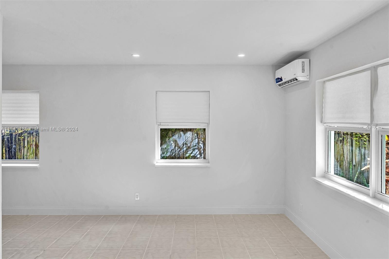 1941 Washington St 8, Hollywood, Florida 33020, ,1 BathroomBathrooms,Residentiallease,For Rent,1941 Washington St 8,A11542185