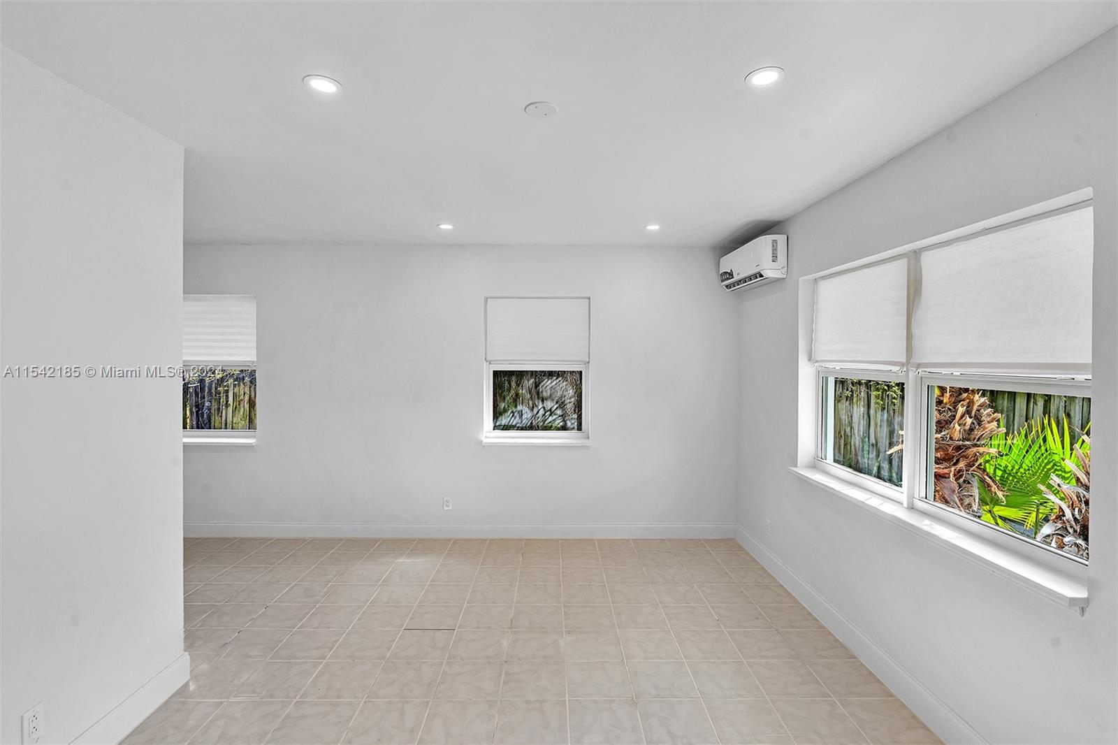 1941 Washington St 8, Hollywood, Florida 33020, ,1 BathroomBathrooms,Residentiallease,For Rent,1941 Washington St 8,A11542185