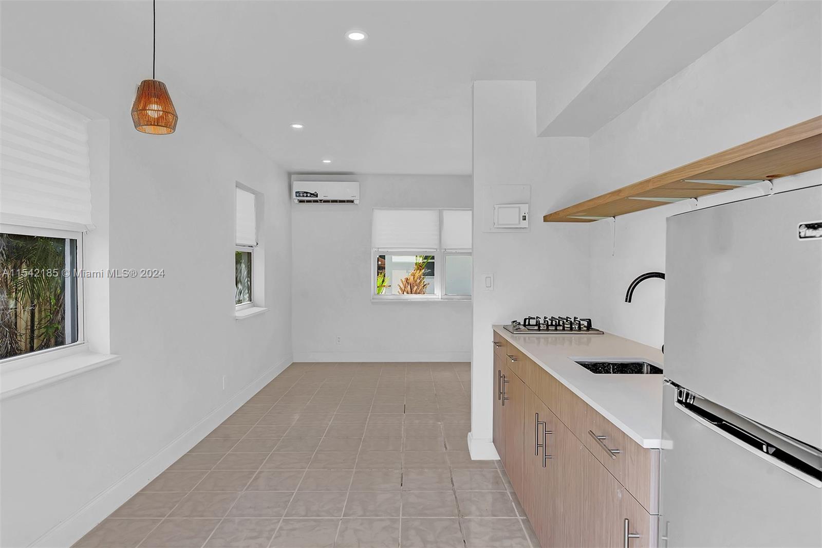 1941 Washington St 8, Hollywood, Florida 33020, ,1 BathroomBathrooms,Residentiallease,For Rent,1941 Washington St 8,A11542185