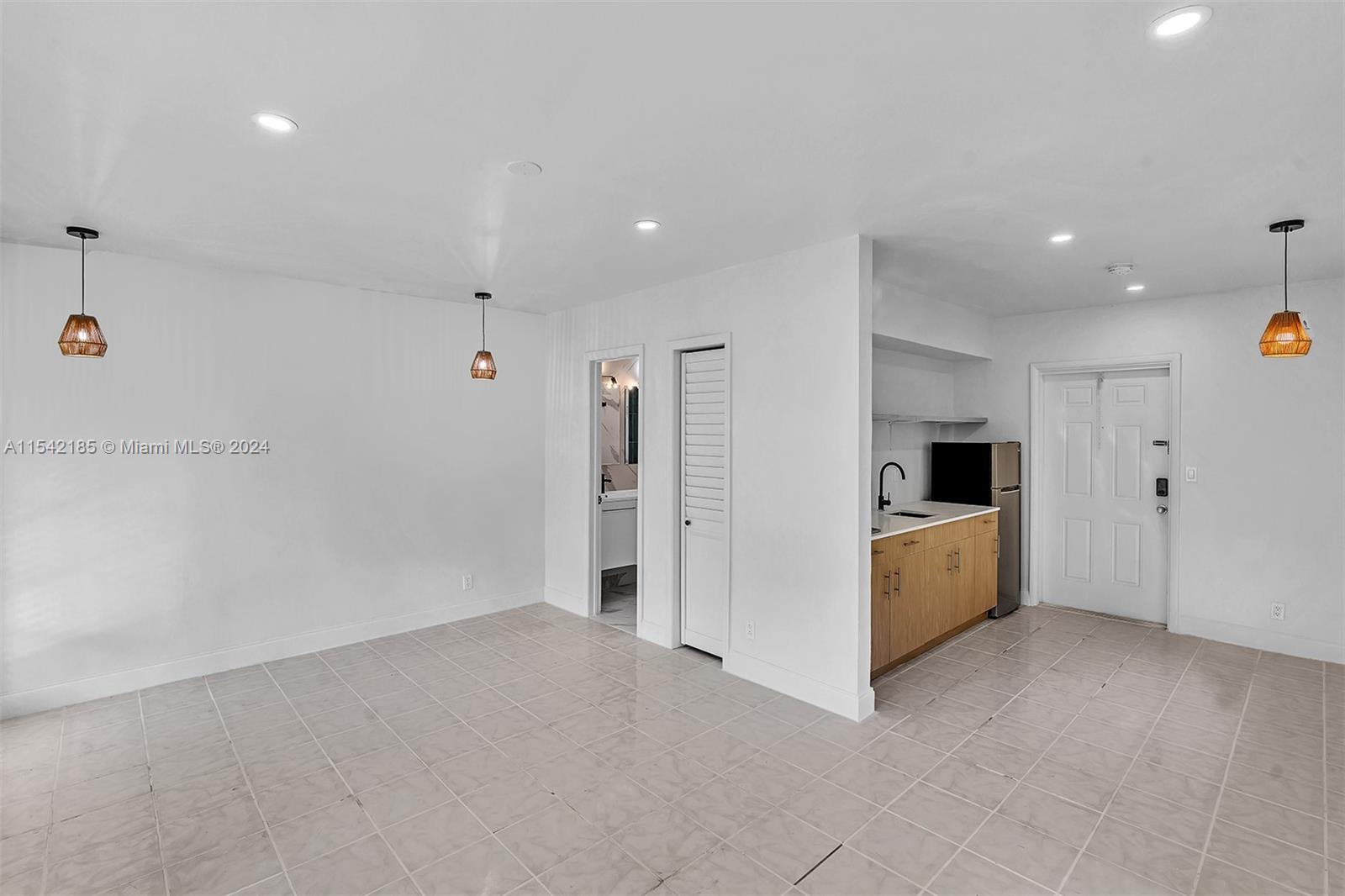 1941 Washington St 8, Hollywood, Florida 33020, ,1 BathroomBathrooms,Residentiallease,For Rent,1941 Washington St 8,A11542185