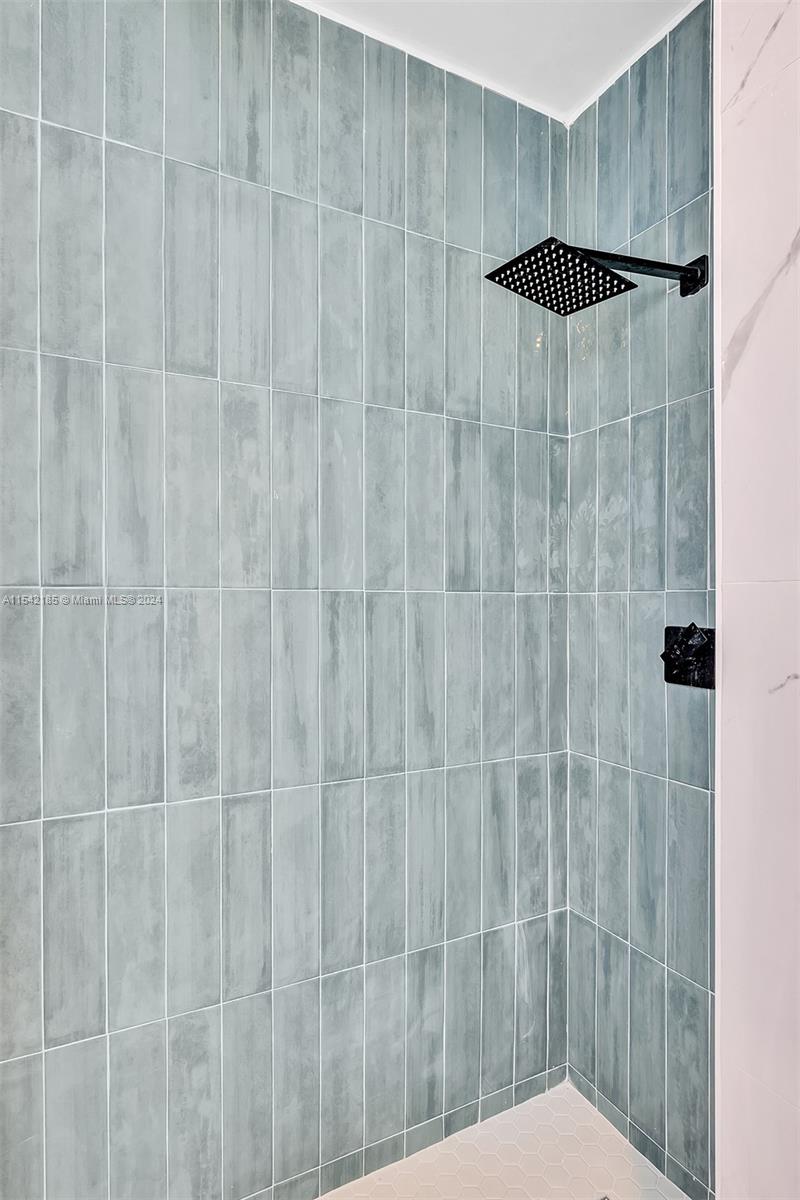 1941 Washington St 8, Hollywood, Florida 33020, ,1 BathroomBathrooms,Residentiallease,For Rent,1941 Washington St 8,A11542185