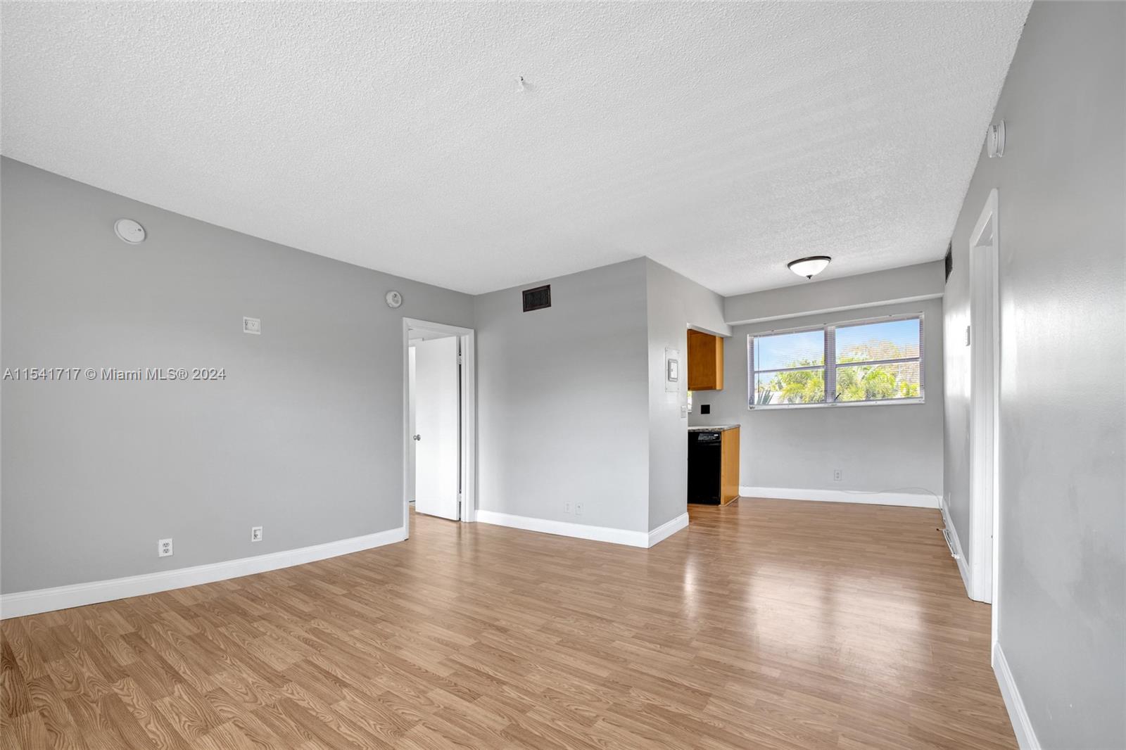 609 NE 13th Ave 301, Fort Lauderdale, Florida 33304, 2 Bedrooms Bedrooms, ,2 BathroomsBathrooms,Residentiallease,For Rent,609 NE 13th Ave 301,A11541717