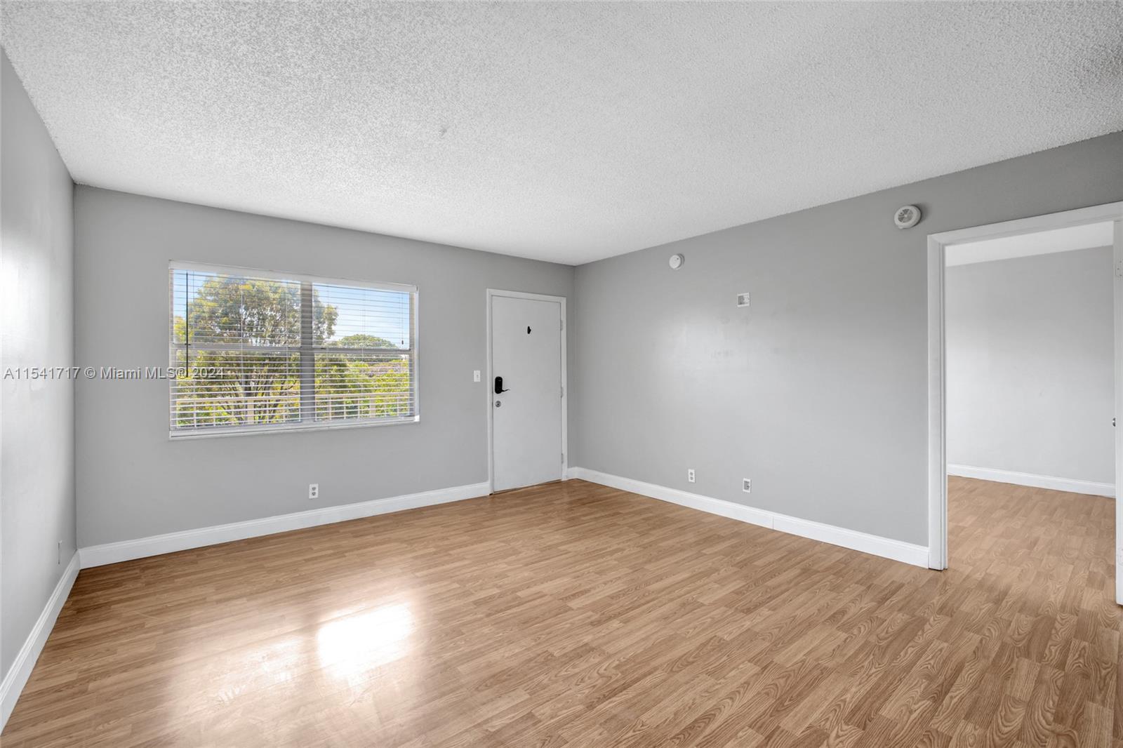609 NE 13th Ave 301, Fort Lauderdale, Florida 33304, 2 Bedrooms Bedrooms, ,2 BathroomsBathrooms,Residentiallease,For Rent,609 NE 13th Ave 301,A11541717