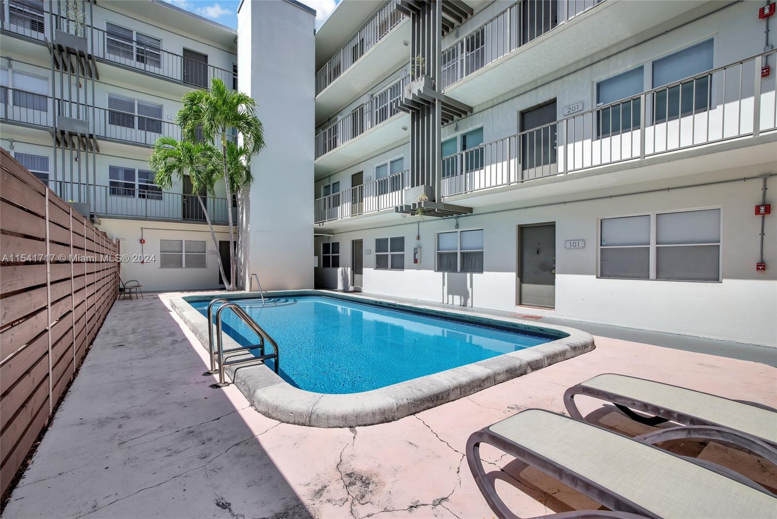 609 NE 13th Ave 301, Fort Lauderdale, Florida 33304, 2 Bedrooms Bedrooms, ,2 BathroomsBathrooms,Residentiallease,For Rent,609 NE 13th Ave 301,A11541717