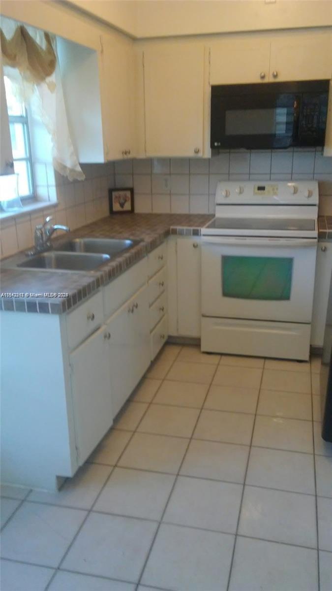 Hollywood, Florida 33021, 1 Bedroom Bedrooms, ,1 BathroomBathrooms,Residentiallease,For Rent,A11542217