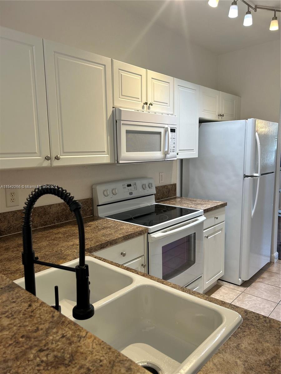 1485 NE 33rd Rd 101-1, Homestead, Florida 33033, 2 Bedrooms Bedrooms, ,2 BathroomsBathrooms,Residentiallease,For Rent,1485 NE 33rd Rd 101-1,A11542266