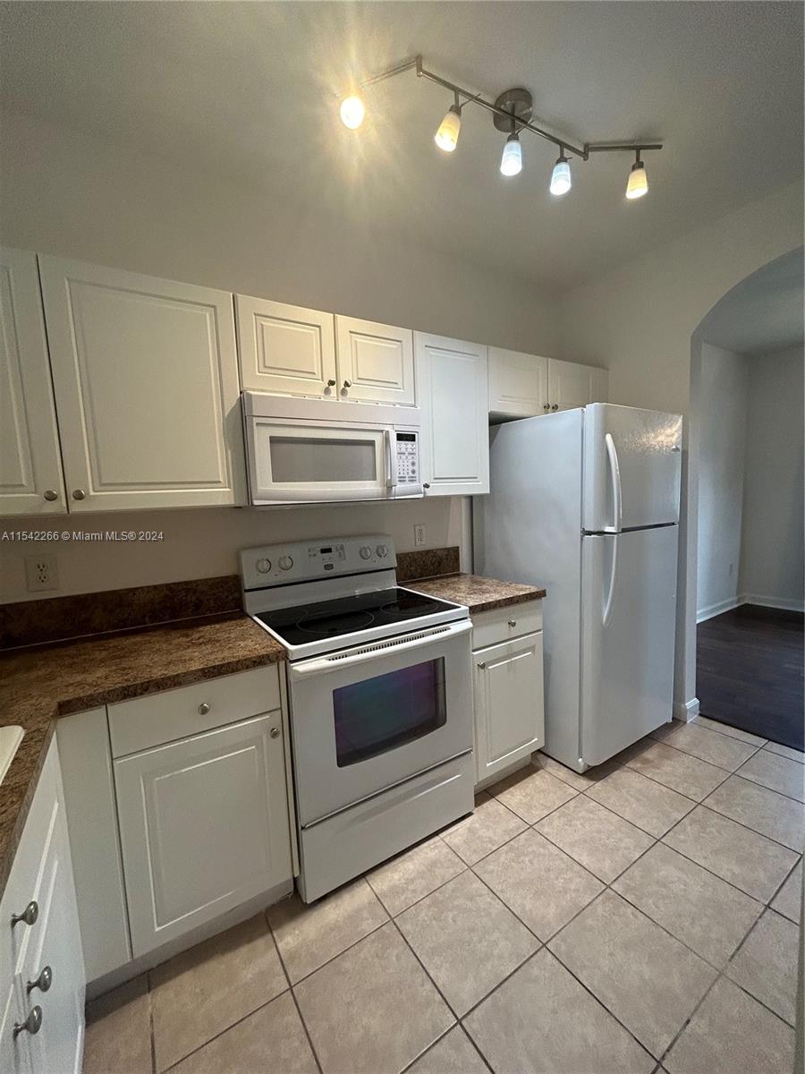 1485 NE 33rd Rd 101-1, Homestead, Florida 33033, 2 Bedrooms Bedrooms, ,2 BathroomsBathrooms,Residentiallease,For Rent,1485 NE 33rd Rd 101-1,A11542266