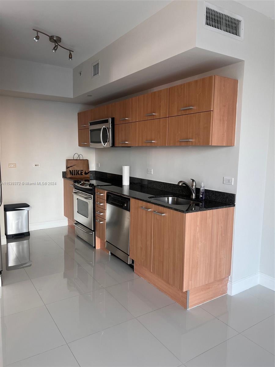 350 S Miami Ave 1415, Miami, Florida 33130, 1 Bedroom Bedrooms, ,1 BathroomBathrooms,Residentiallease,For Rent,350 S Miami Ave 1415,A11539372