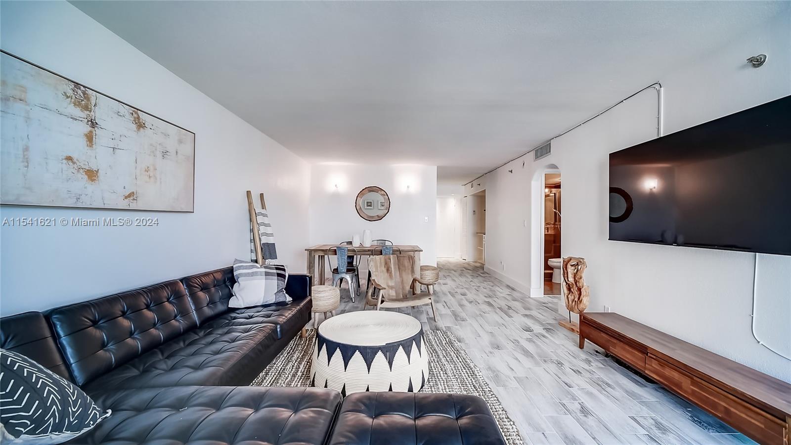 2401 Collins Ave 1410, Miami Beach, Florida 33140, 2 Bedrooms Bedrooms, ,2 BathroomsBathrooms,Residentiallease,For Rent,2401 Collins Ave 1410,A11541621