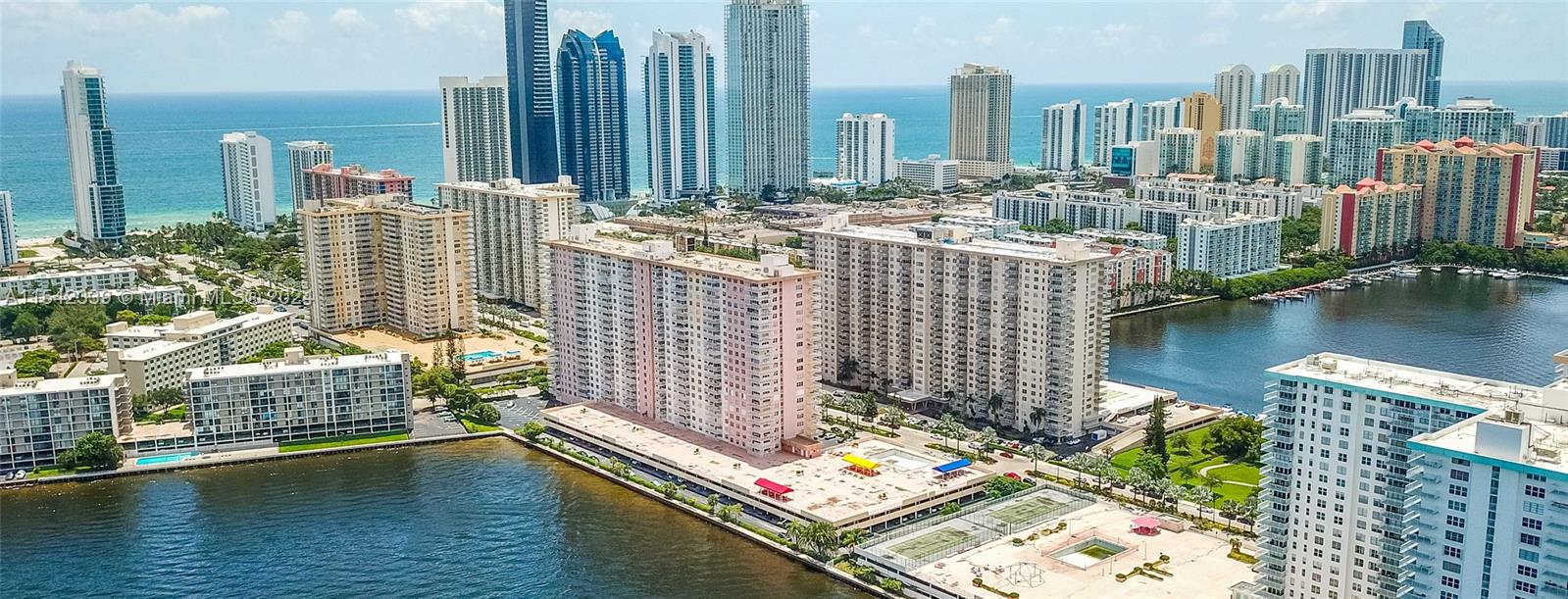 Sunny Isles Beach, FL, 33160 United States, 2 Bedrooms Bedrooms, ,2 BathroomsBathrooms,Residential,For Sale,A11542339