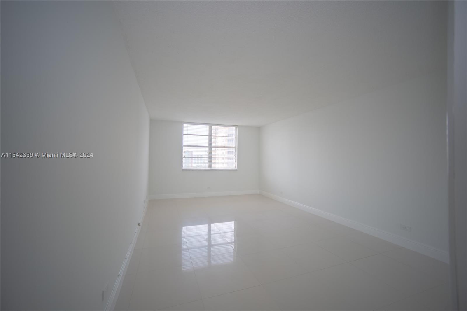 Sunny Isles Beach, FL, 33160 United States, 2 Bedrooms Bedrooms, ,2 BathroomsBathrooms,Residential,For Sale,A11542339