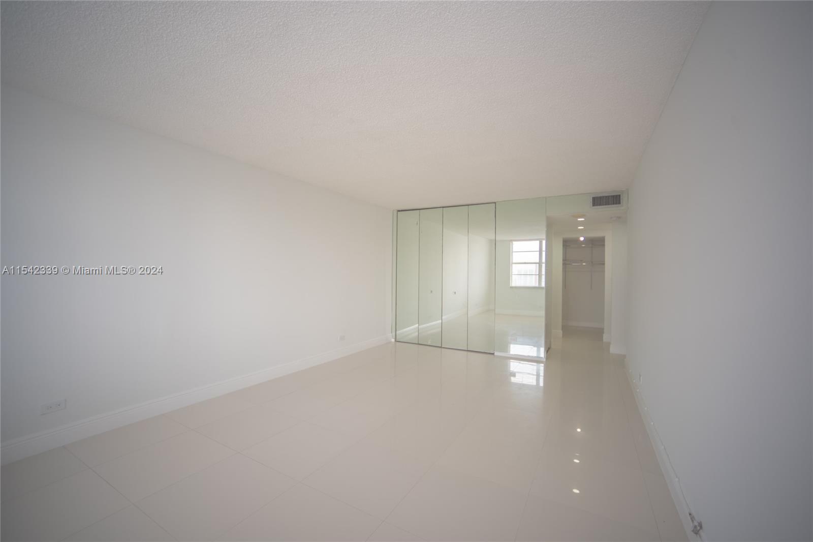 Sunny Isles Beach, FL, 33160 United States, 2 Bedrooms Bedrooms, ,2 BathroomsBathrooms,Residential,For Sale,A11542339