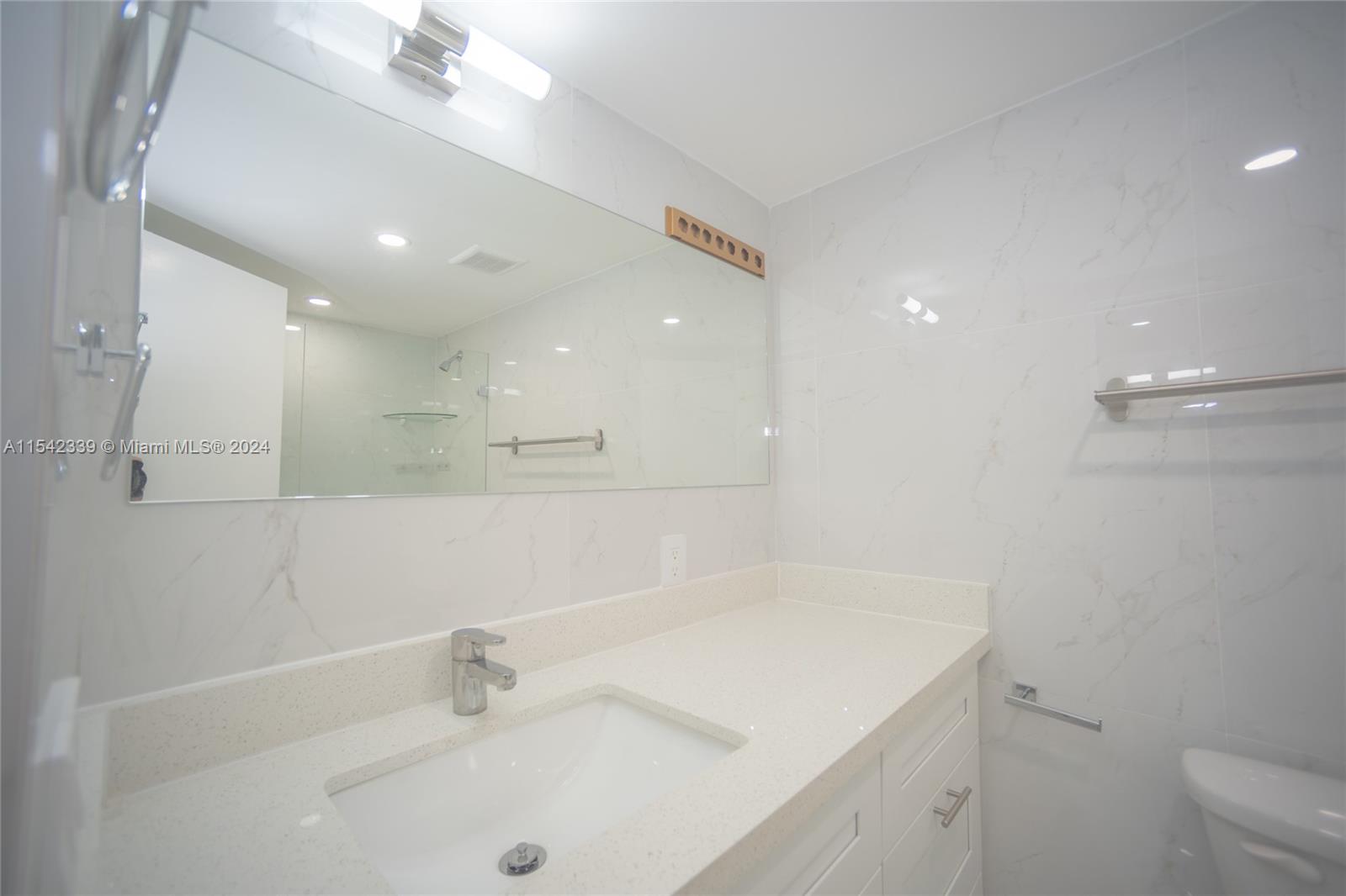 Sunny Isles Beach, FL, 33160 United States, 2 Bedrooms Bedrooms, ,2 BathroomsBathrooms,Residential,For Sale,A11542339