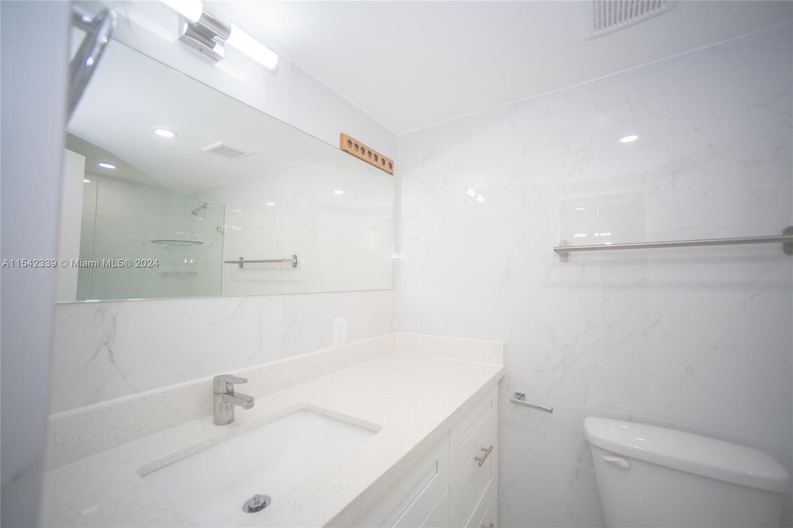 Sunny Isles Beach, FL, 33160 United States, 2 Bedrooms Bedrooms, ,2 BathroomsBathrooms,Residential,For Sale,A11542339