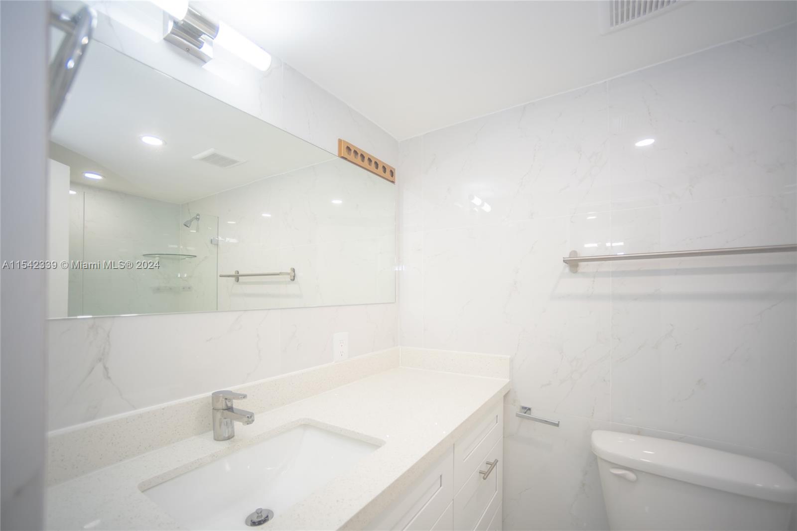 Sunny Isles Beach, FL, 33160 United States, 2 Bedrooms Bedrooms, ,2 BathroomsBathrooms,Residential,For Sale,A11542339