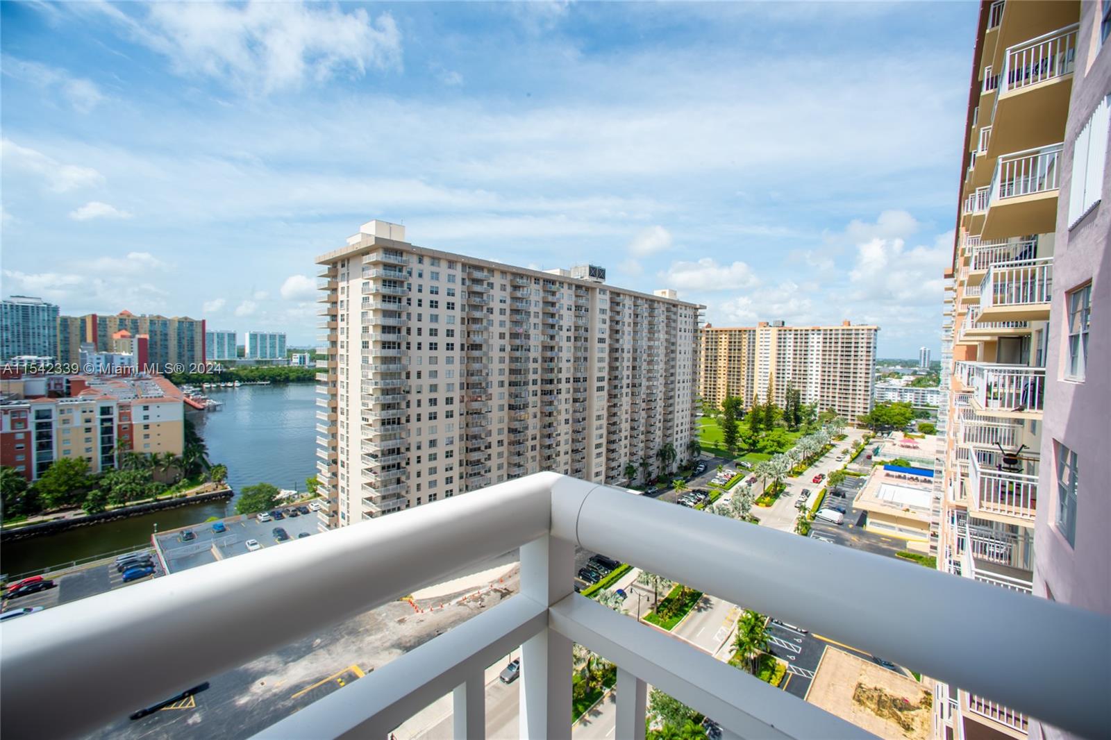 Sunny Isles Beach, FL, 33160 United States, 2 Bedrooms Bedrooms, ,2 BathroomsBathrooms,Residential,For Sale,A11542339