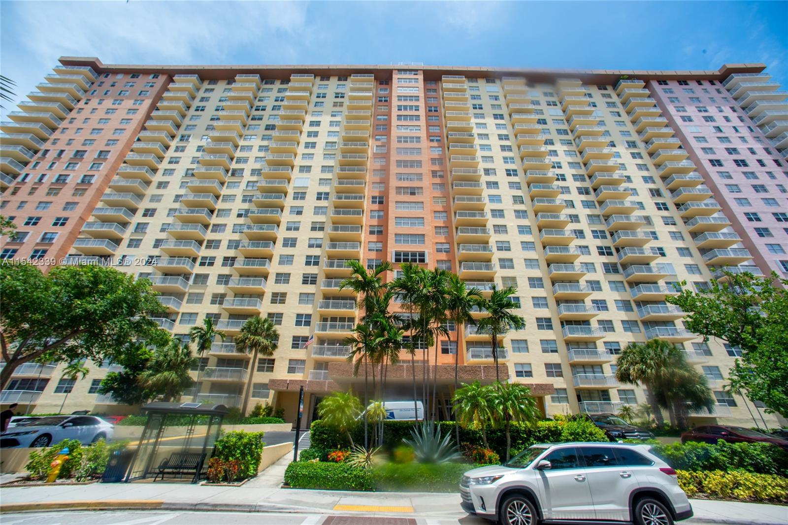 Sunny Isles Beach, FL, 33160 United States, 2 Bedrooms Bedrooms, ,2 BathroomsBathrooms,Residential,For Sale,A11542339