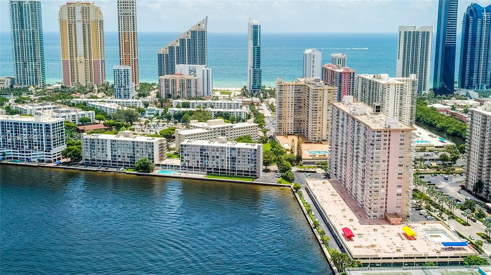 Sunny Isles Beach, FL, 33160 United States, 2 Bedrooms Bedrooms, ,2 BathroomsBathrooms,Residential,For Sale,A11542339