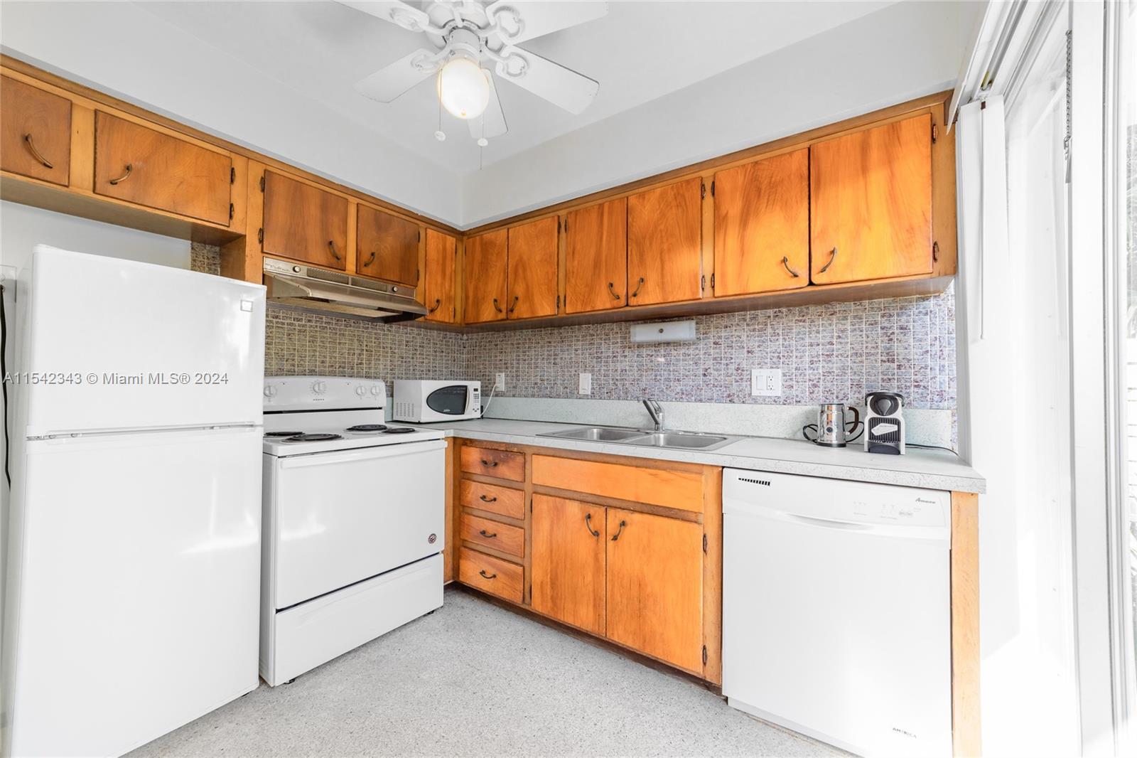 333 Palm St, Hollywood, Florida 33019, ,Commercialsale,For Sale,333 Palm St,A11542343