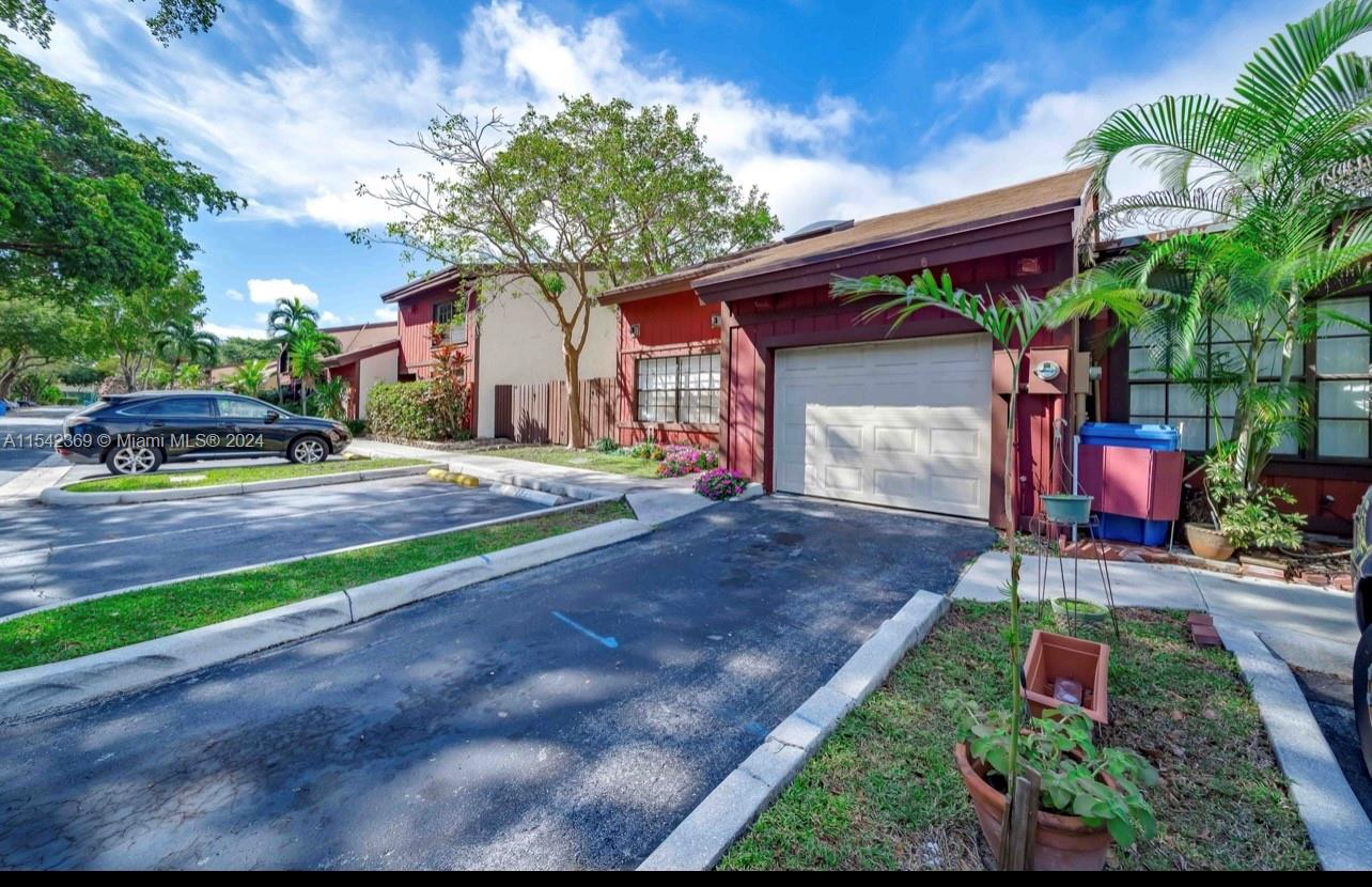 3052 N 35th Ter, Hollywood, Florida 33021, 4 Bedrooms Bedrooms, ,2 BathroomsBathrooms,Residentiallease,For Rent,3052 N 35th Ter,A11542369