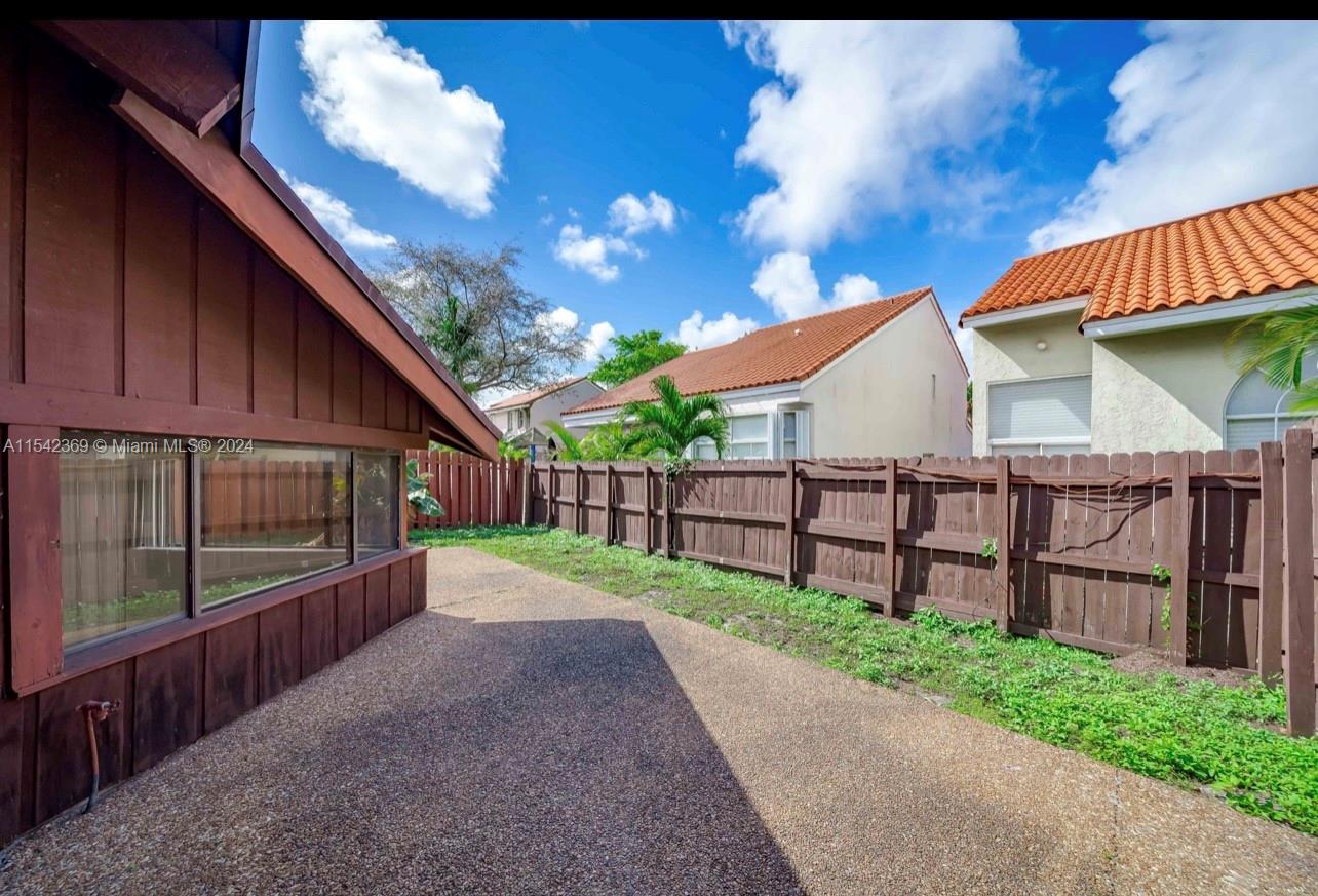 3052 N 35th Ter, Hollywood, Florida 33021, 4 Bedrooms Bedrooms, ,2 BathroomsBathrooms,Residentiallease,For Rent,3052 N 35th Ter,A11542369