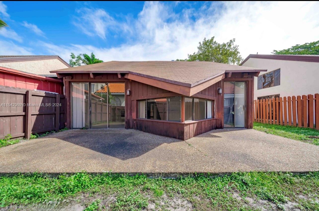 3052 N 35th Ter, Hollywood, Florida 33021, 4 Bedrooms Bedrooms, ,2 BathroomsBathrooms,Residentiallease,For Rent,3052 N 35th Ter,A11542369