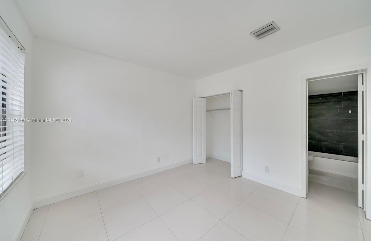 3052 N 35th Ter, Hollywood, Florida 33021, 4 Bedrooms Bedrooms, ,2 BathroomsBathrooms,Residentiallease,For Rent,3052 N 35th Ter,A11542369