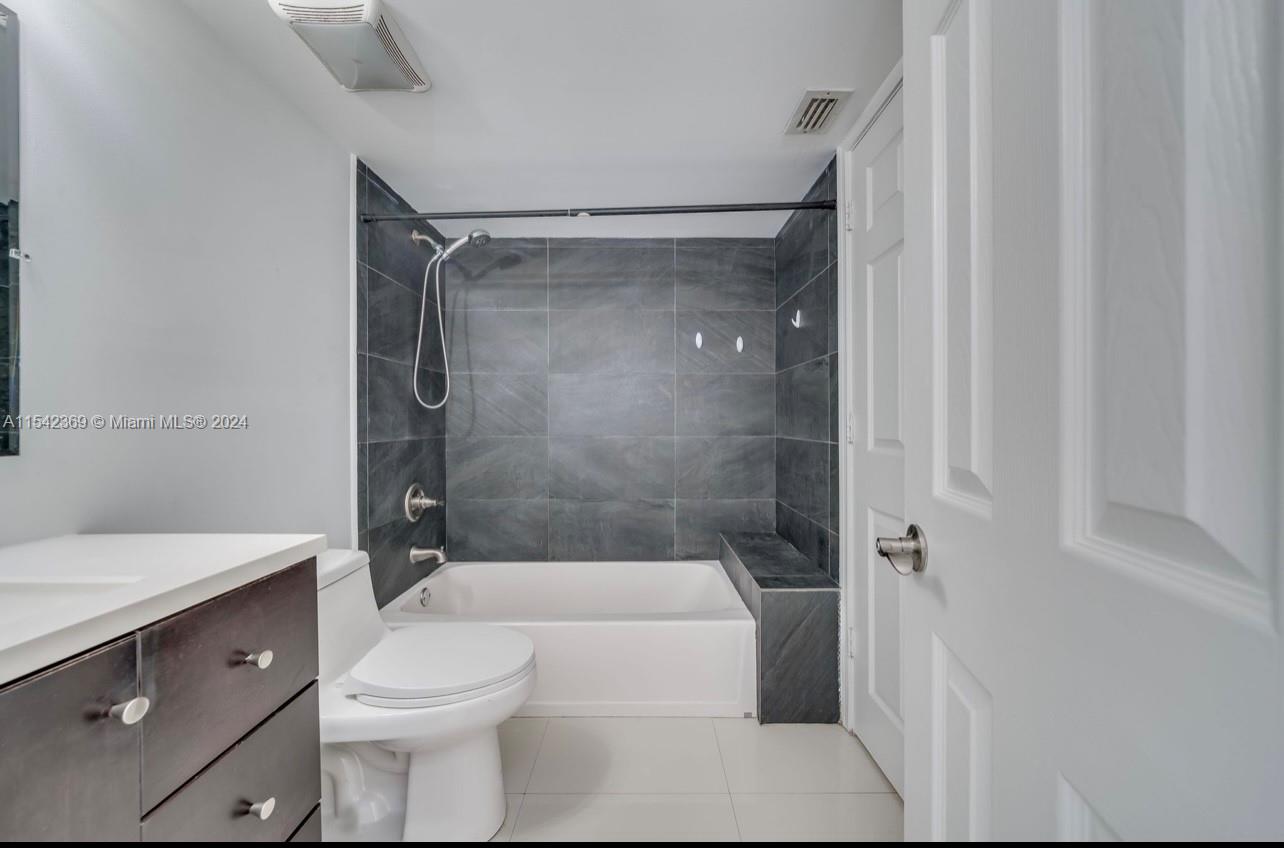 3052 N 35th Ter, Hollywood, Florida 33021, 4 Bedrooms Bedrooms, ,2 BathroomsBathrooms,Residentiallease,For Rent,3052 N 35th Ter,A11542369