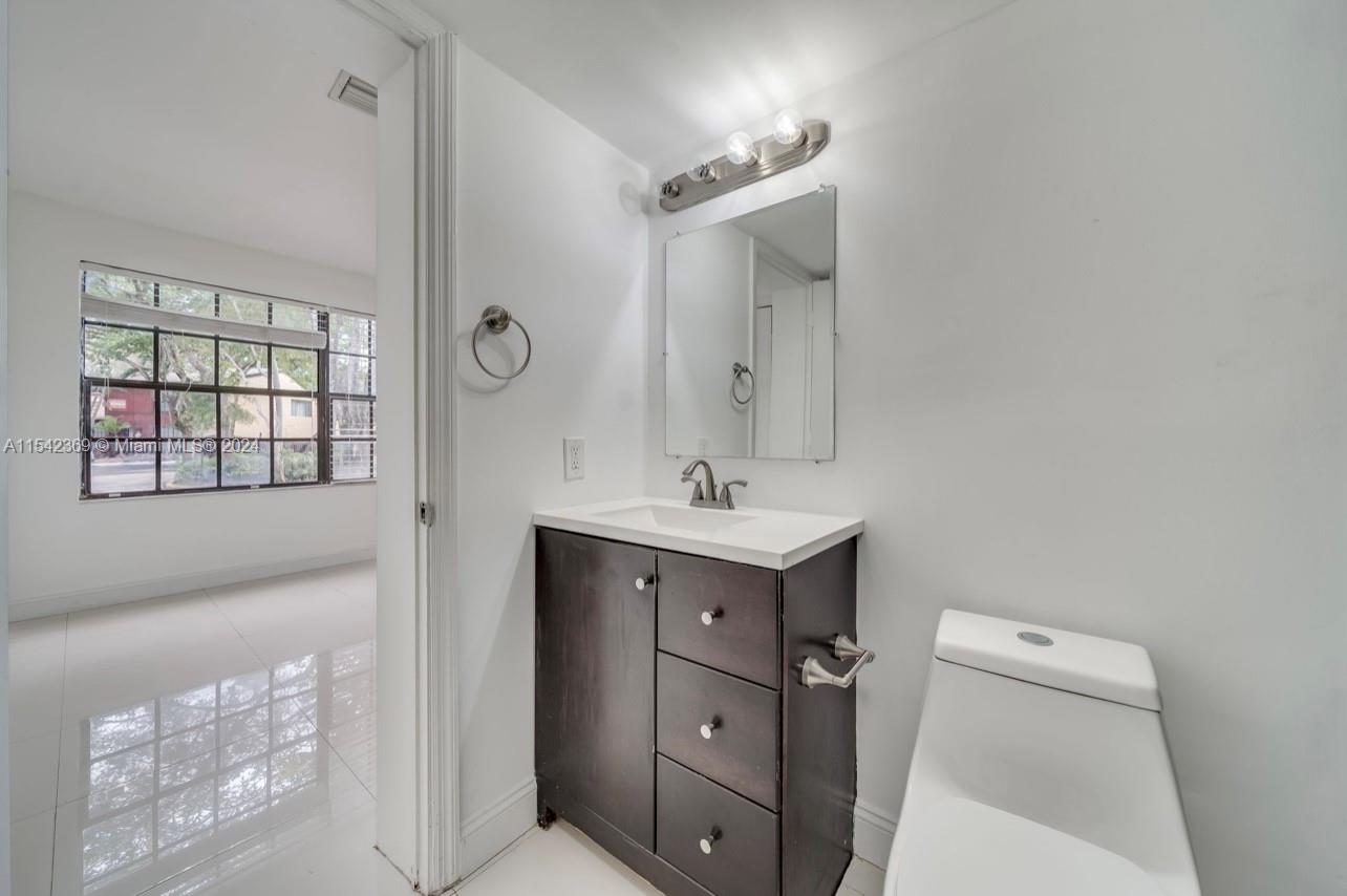 3052 N 35th Ter, Hollywood, Florida 33021, 4 Bedrooms Bedrooms, ,2 BathroomsBathrooms,Residentiallease,For Rent,3052 N 35th Ter,A11542369