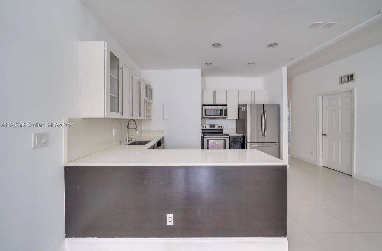 3052 N 35th Ter, Hollywood, Florida 33021, 4 Bedrooms Bedrooms, ,2 BathroomsBathrooms,Residentiallease,For Rent,3052 N 35th Ter,A11542369